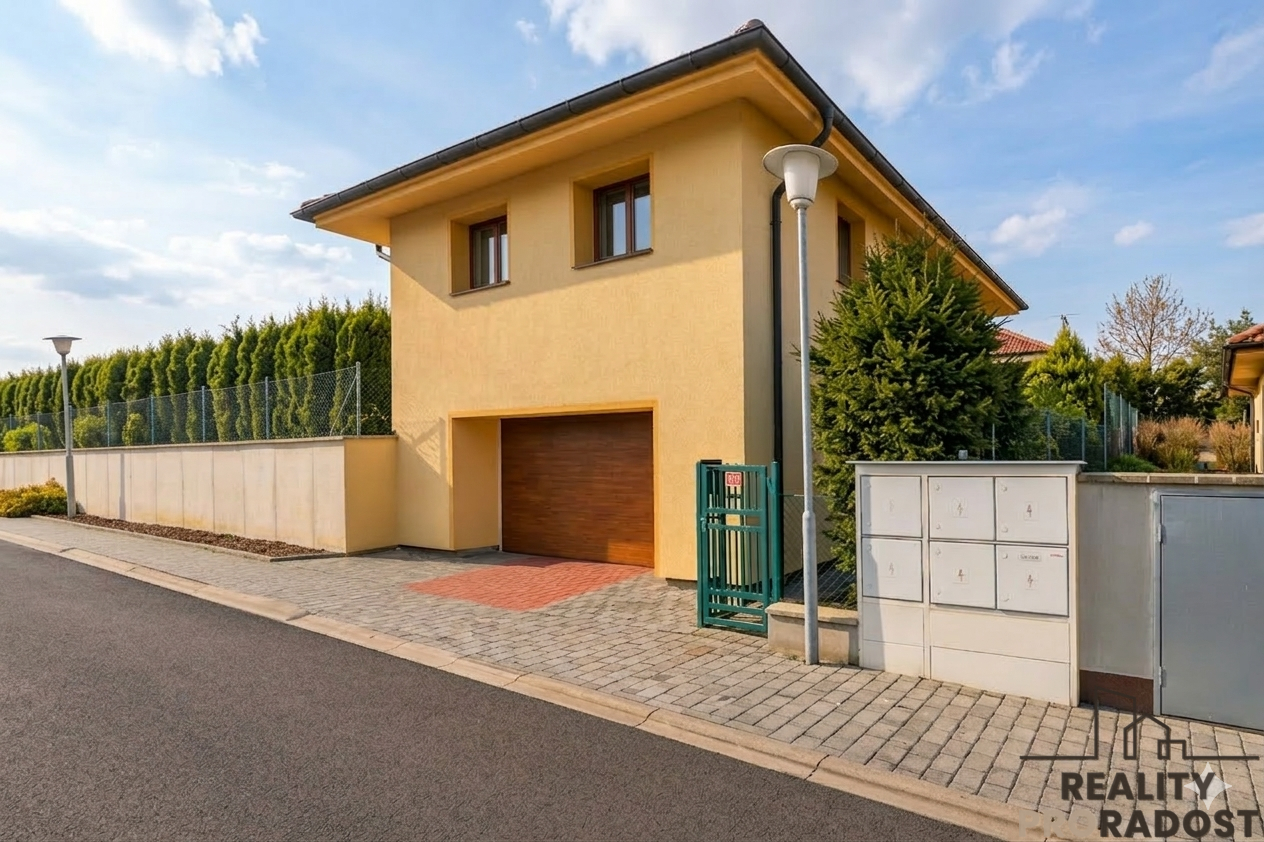 samostatný dům s dvojgarážíí