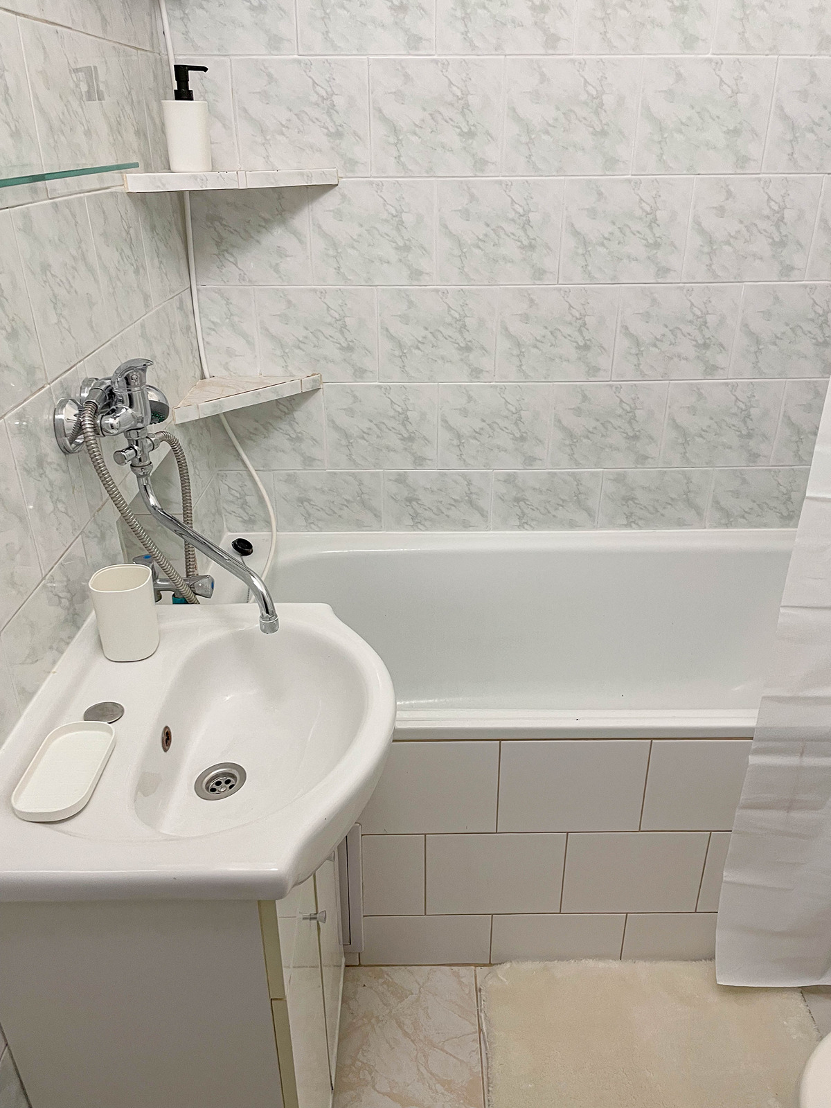 pronajem-bytu-1kk-praha4-koupelna