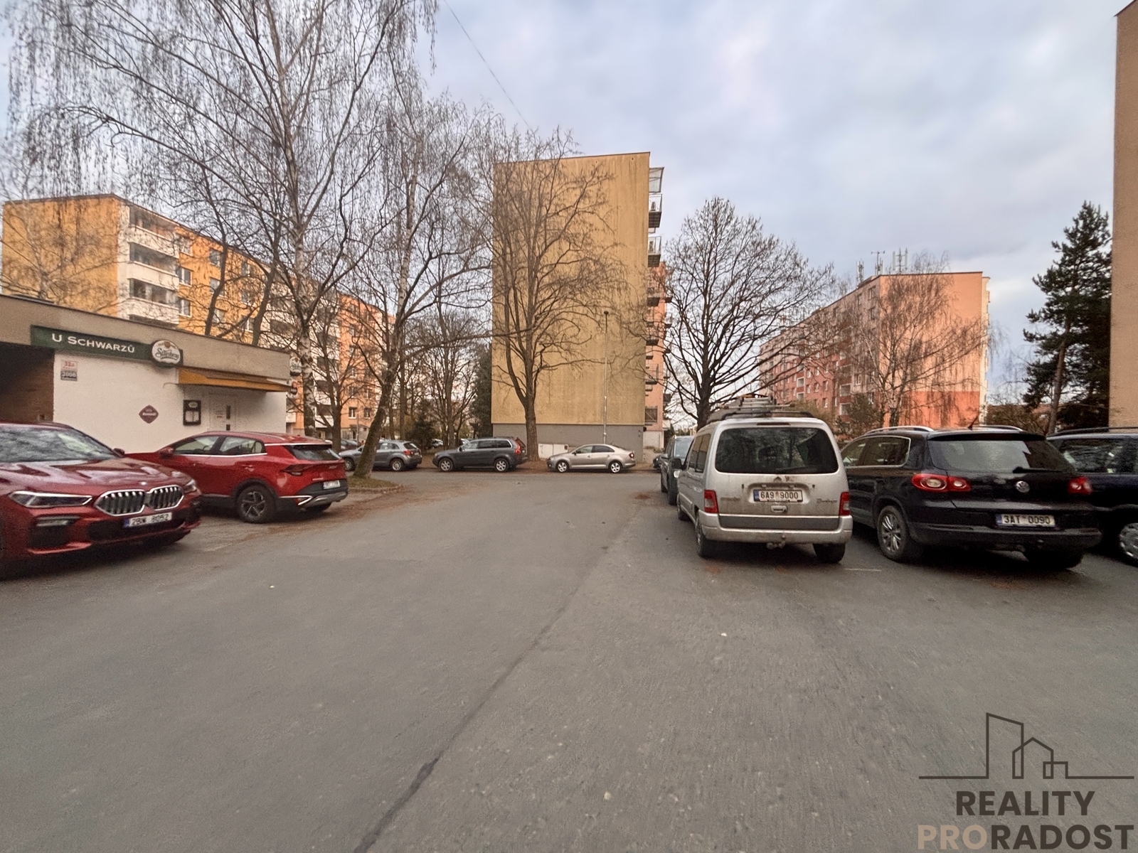 možnost parkování před domem