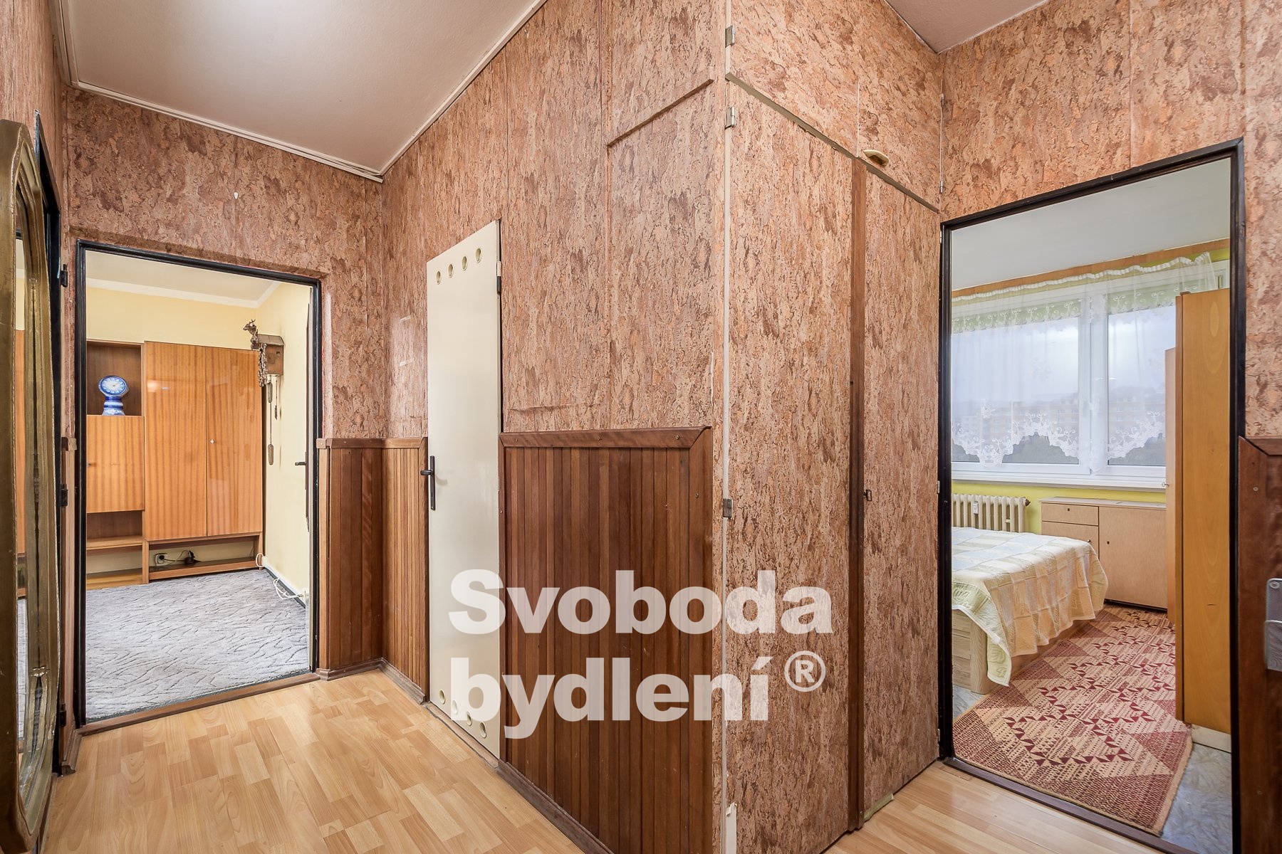 70 Pr?edsi?n?, vlevo oby?vaci? pokoj