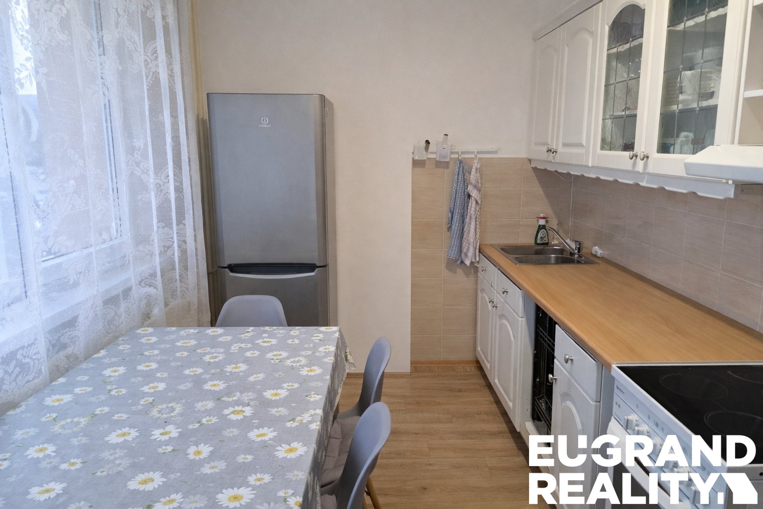 U?tulna? kuchyne? s pr?i?rodni?m sve?tlem