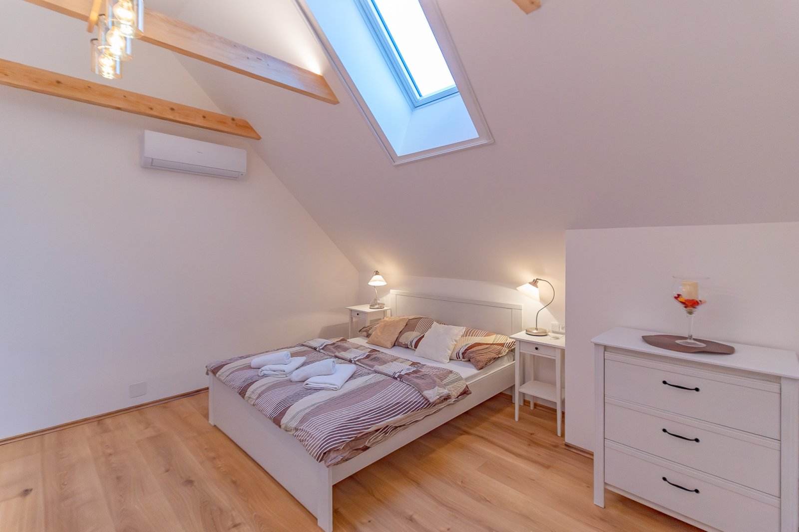 9 Jiřičná ElL-west reality.jpg