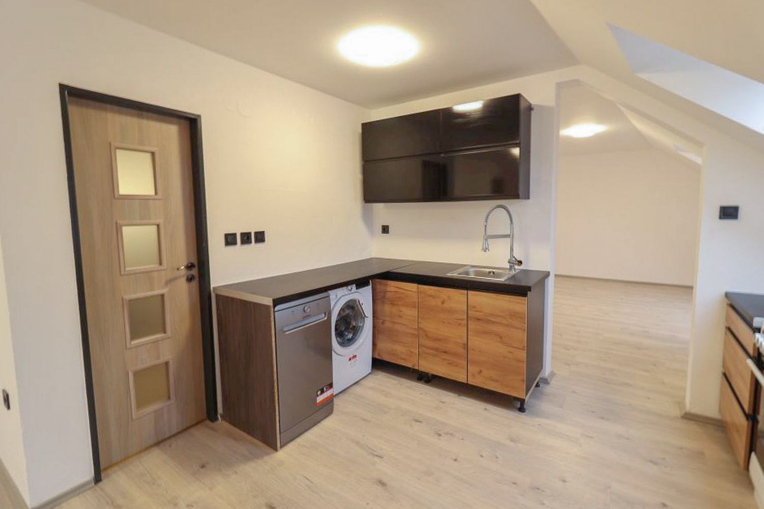 30 EL-WEST reality Sušice.jpg