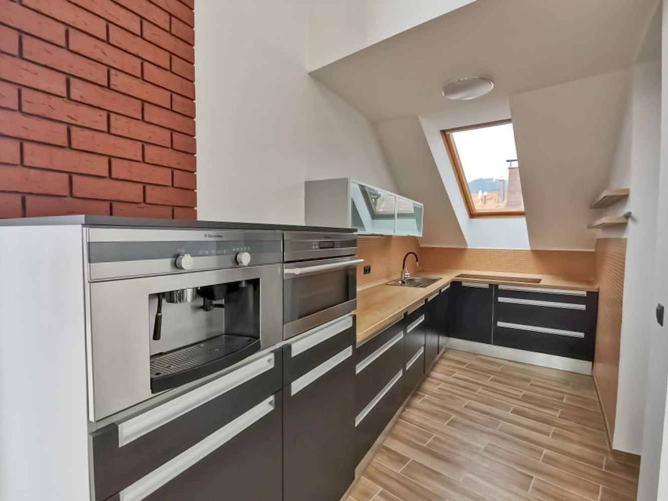 16 EL-WEST reality Sušice.jpg