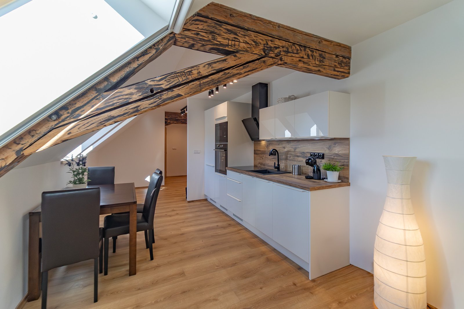 1 Jiřičná ElL-west reality.jpg