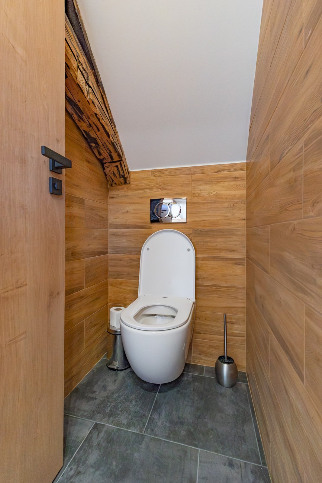 15 Jiřičná ElL-west reality.jpg