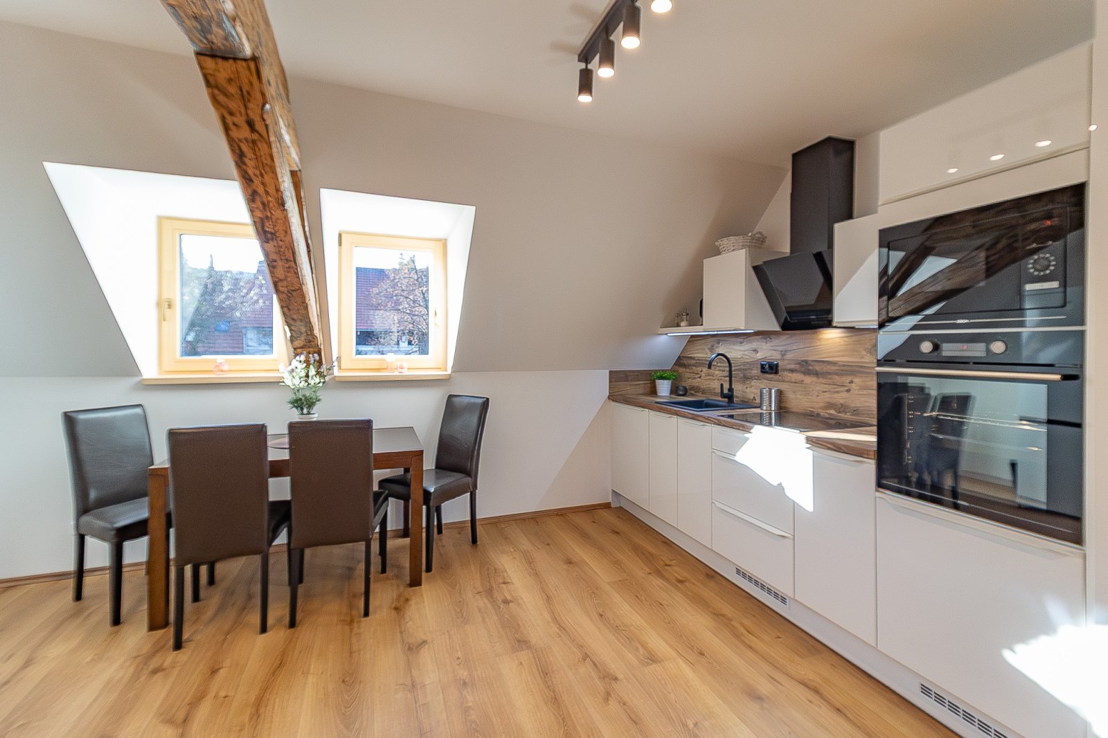 2. EL-WET REALITY Jiřičná .jpg