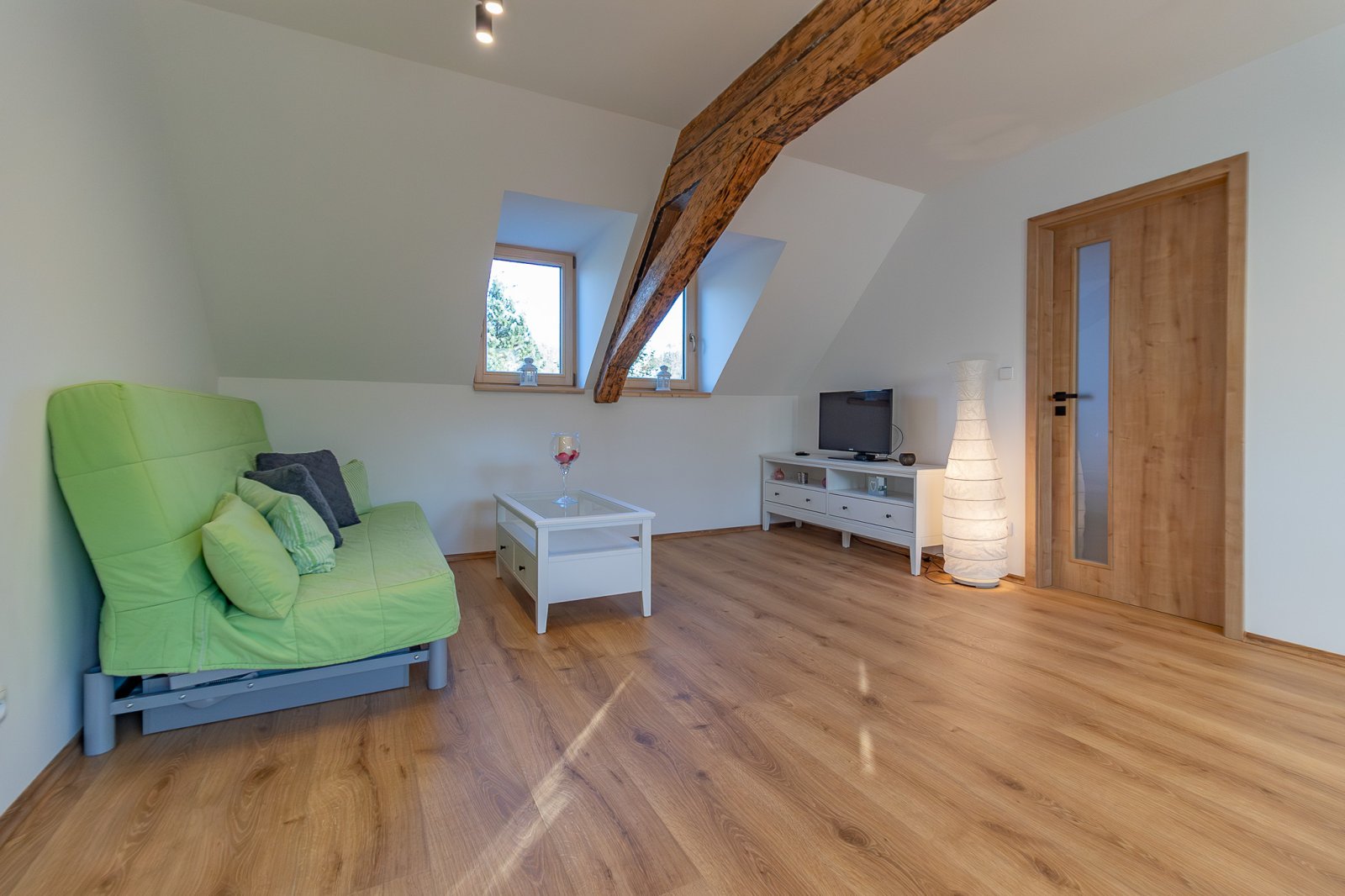 4. EL-WET REALITY Jiřičná .jpg