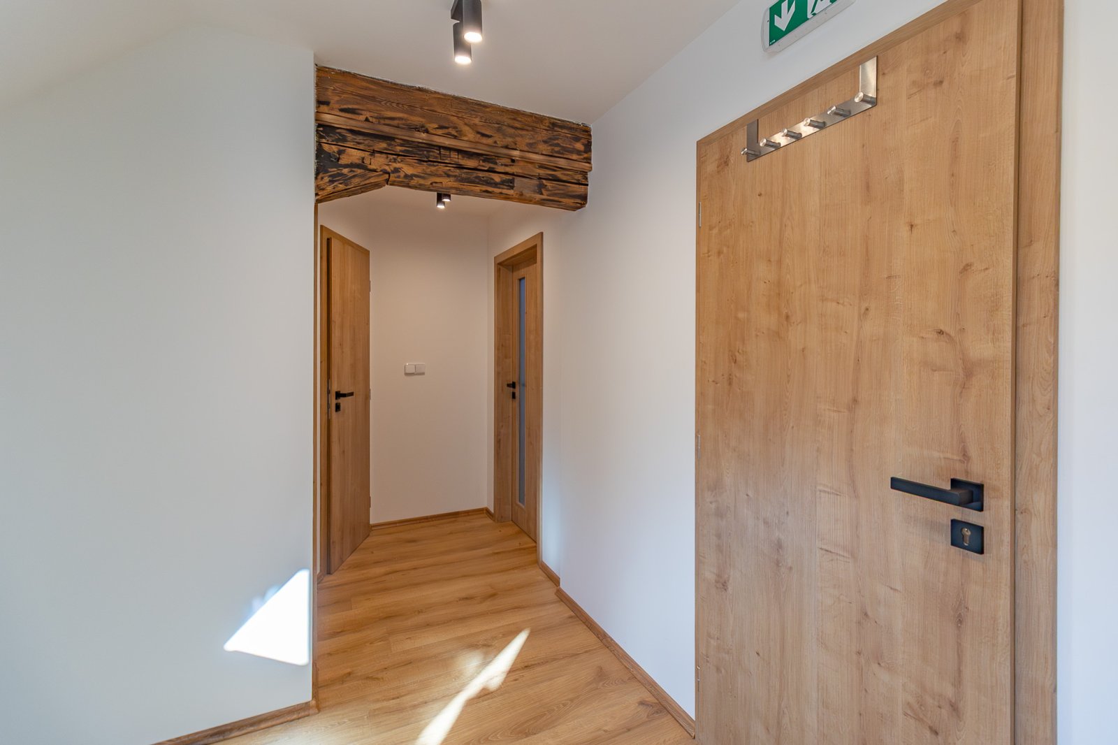 16 Jiřičná ElL-west reality.jpg