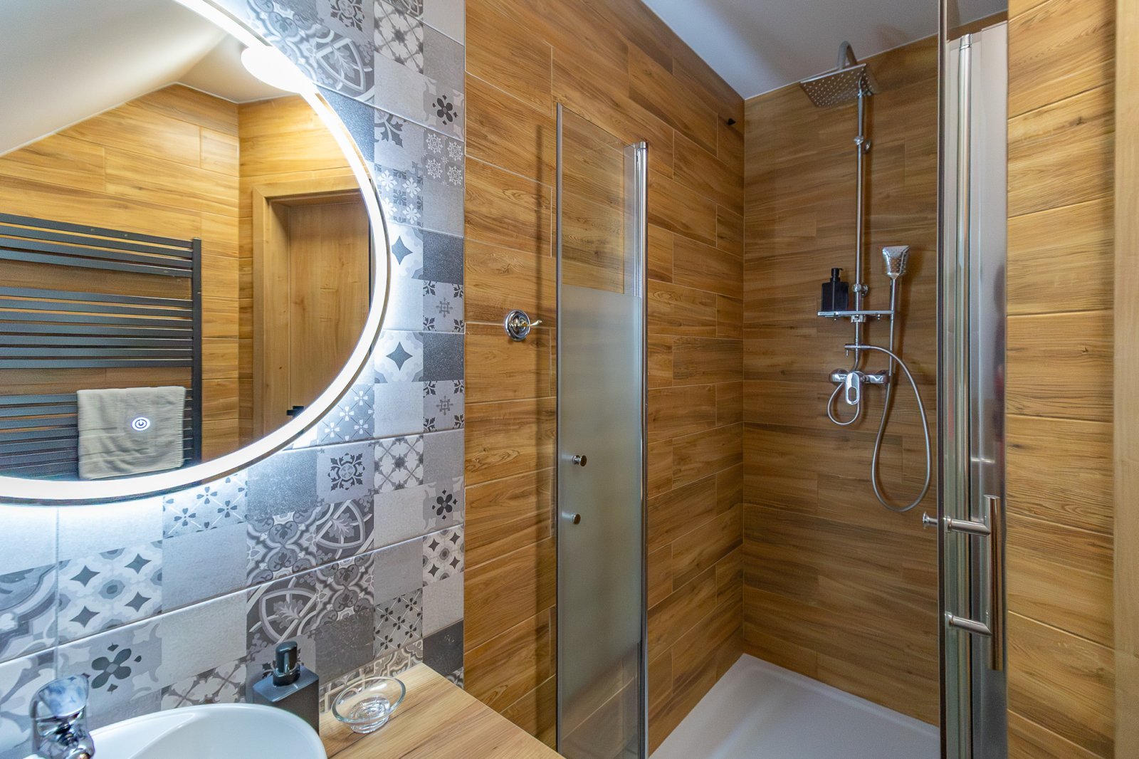 13 Jiřičná ElL-west reality.jpg