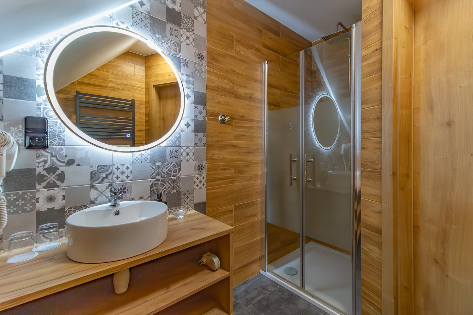 12  Jiřičná ElL-west reality.jpg