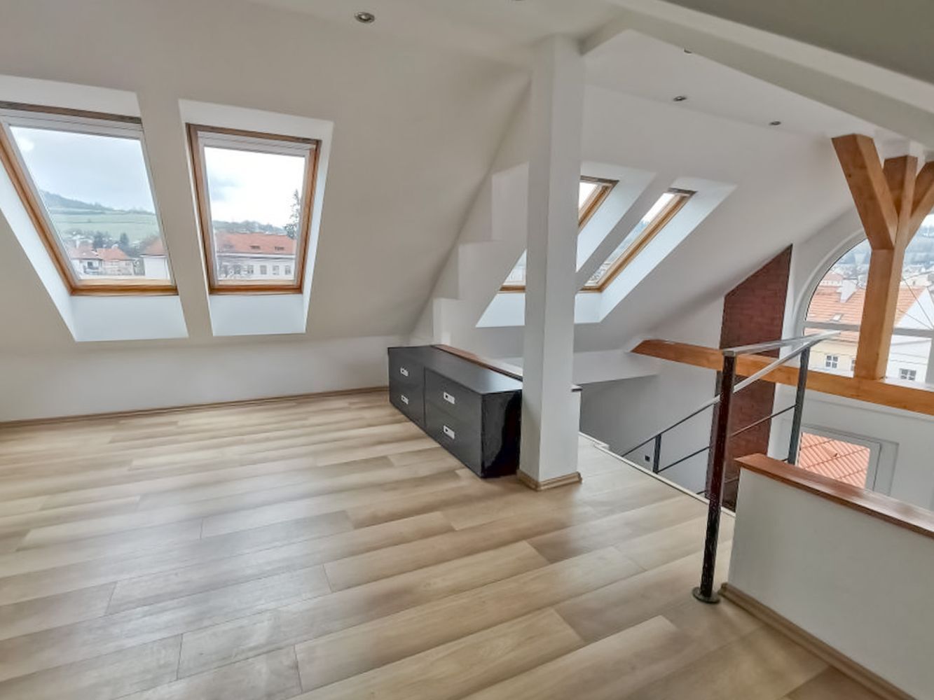 15 EL-WEST reality Sušice.jpg