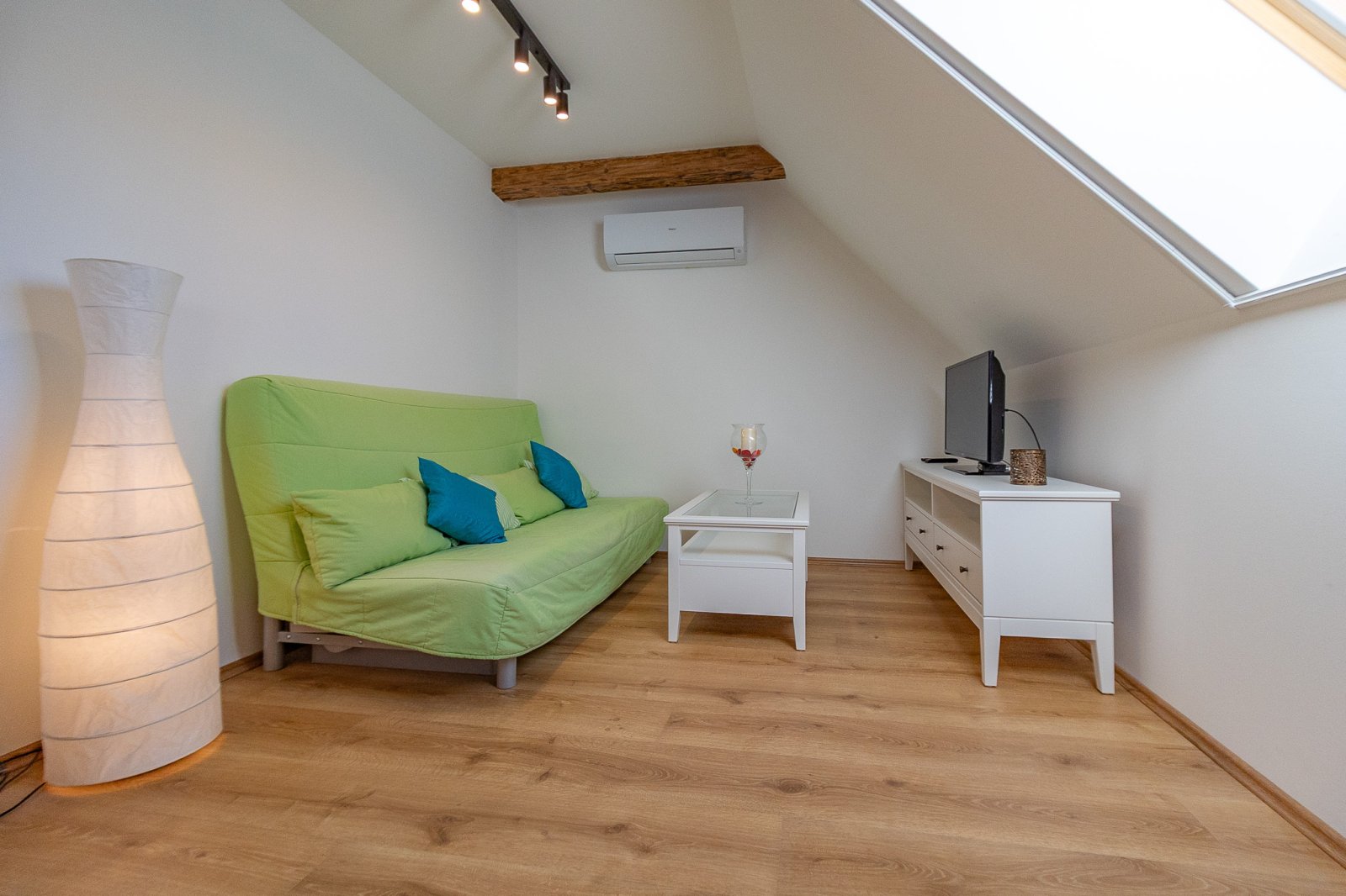 6 Jiřičná ElL-west reality.jpg