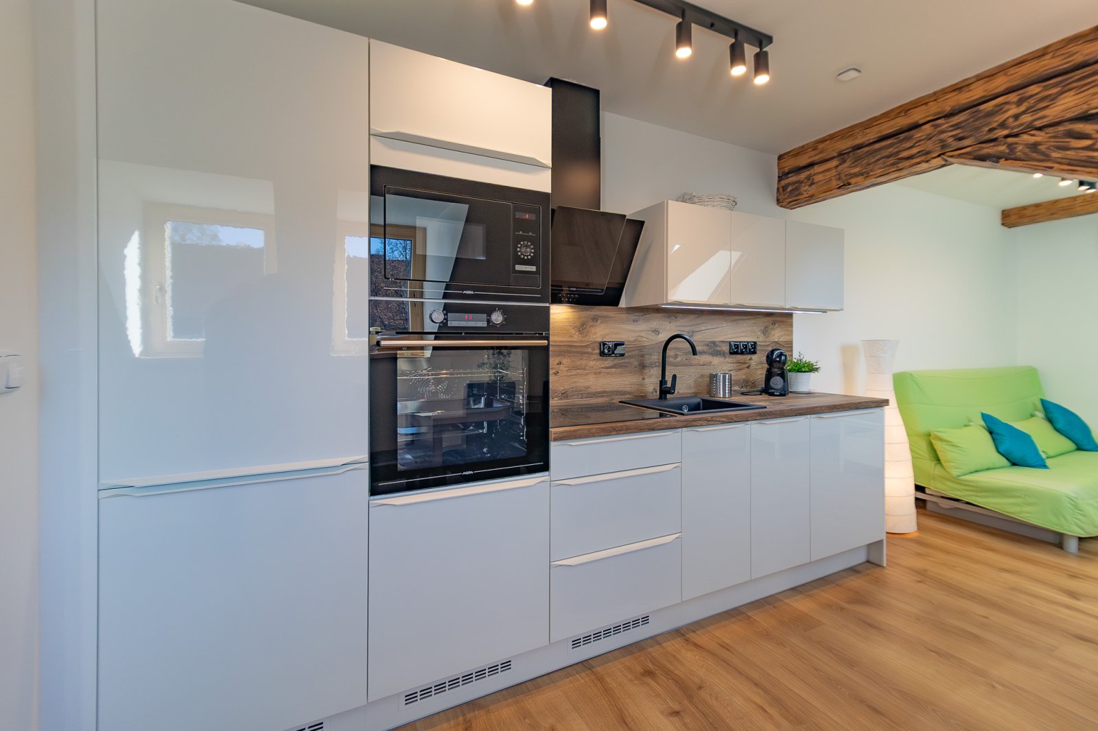 4 Jiřičná ElL-west reality.jpg