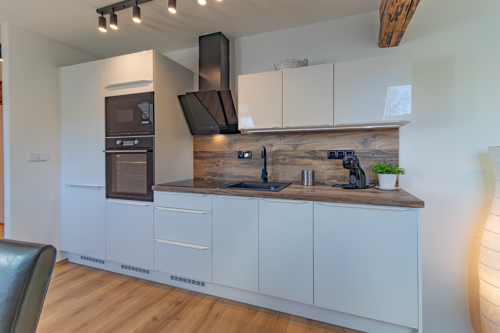 3 Jiřičná ElL-west reality.jpg