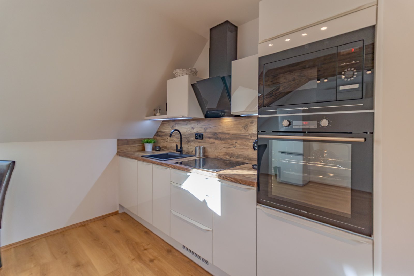 16. EL-WET REALITY Jiřičná .jpg