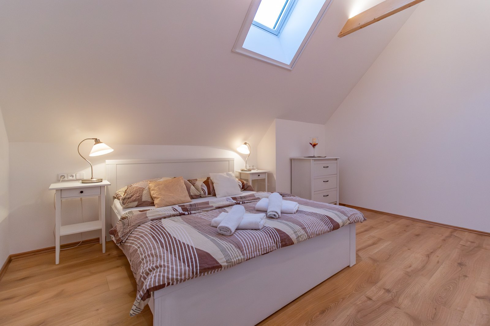 8  Jiřičná ElL-west reality.jpg