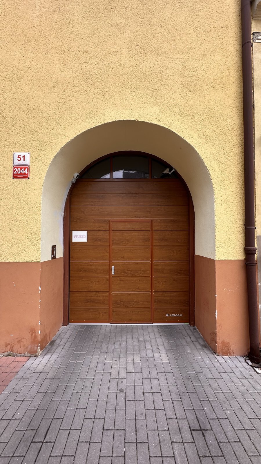 1737967204-0651.jpg
