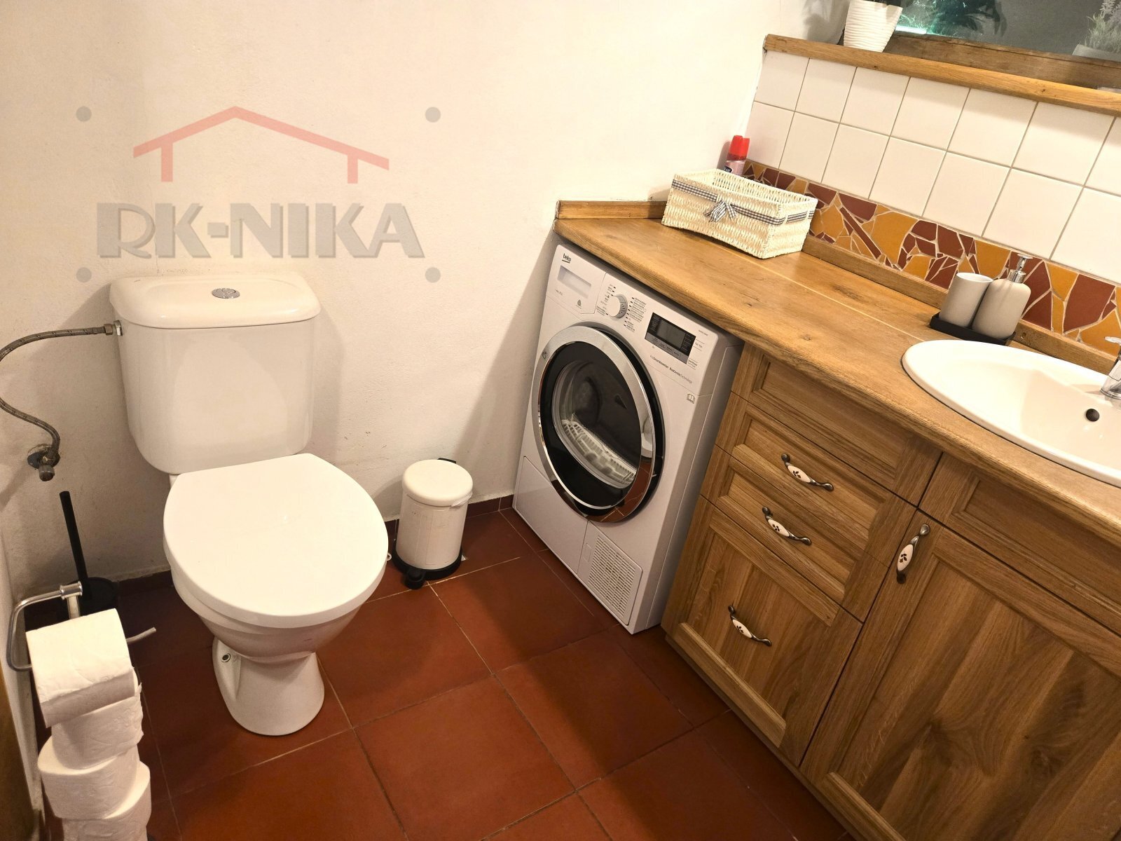 koupelna s wc v přízemí 2.jpg