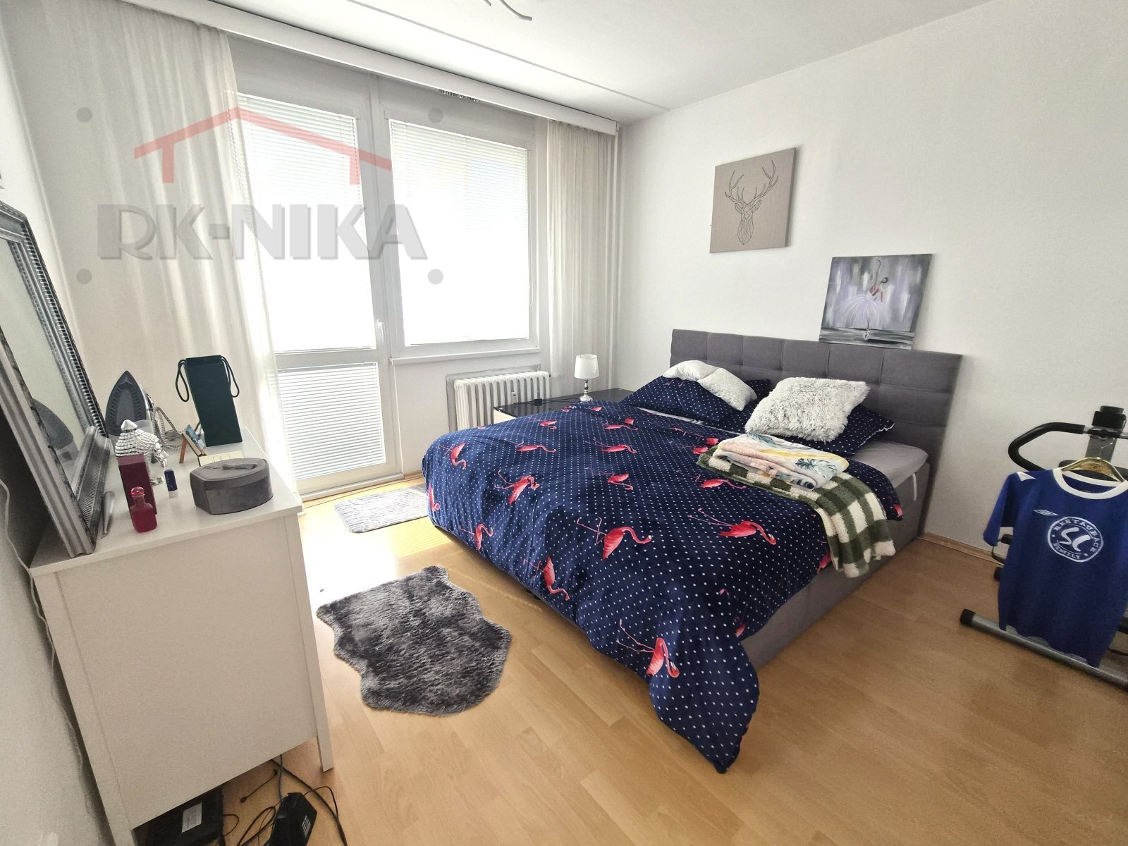 ložnice s balkonem - 1.jpg