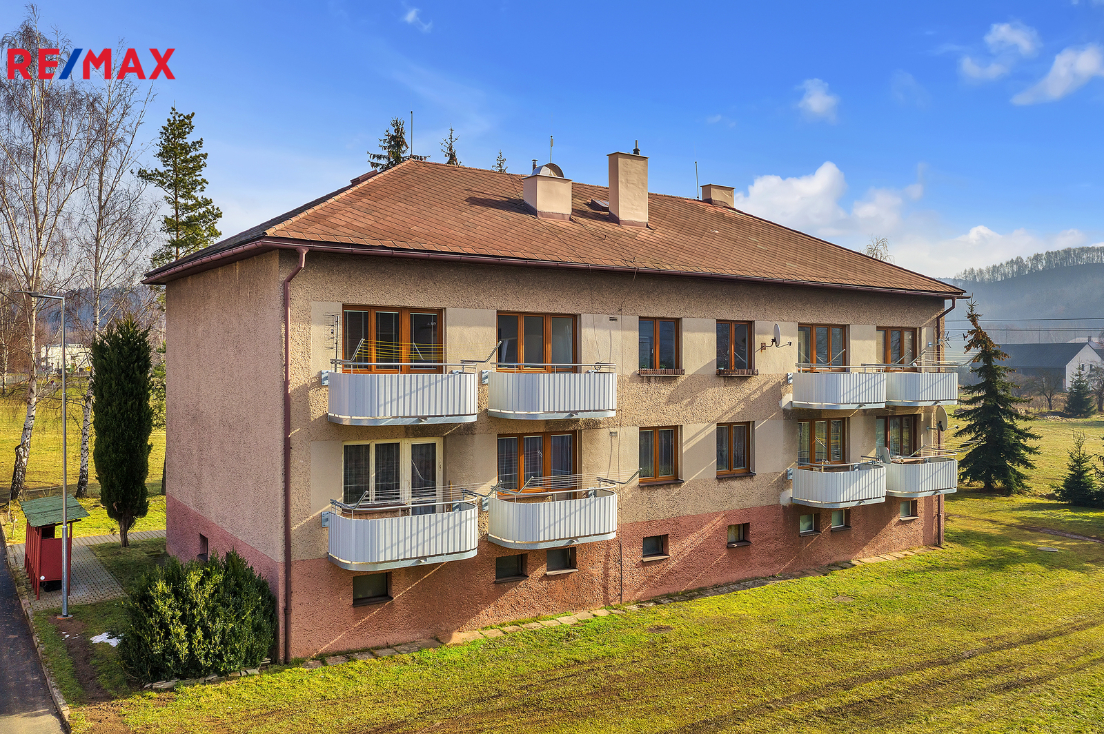 Byt 3+1, Polní, Náchod - pohled na dům