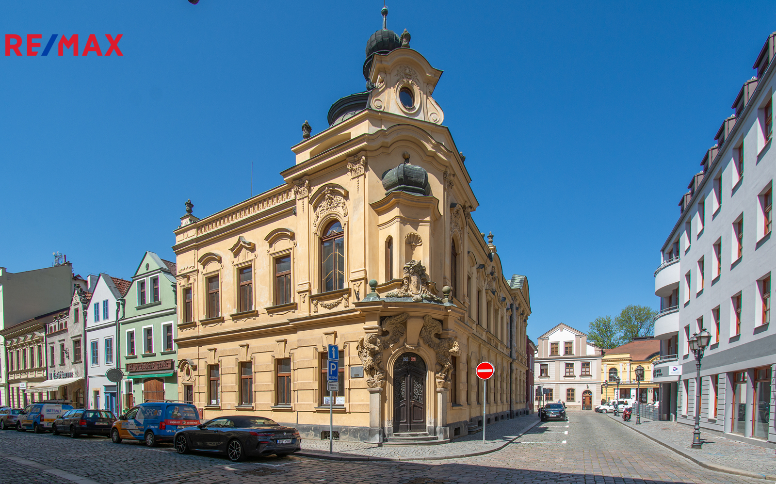 Budova - Tomkova