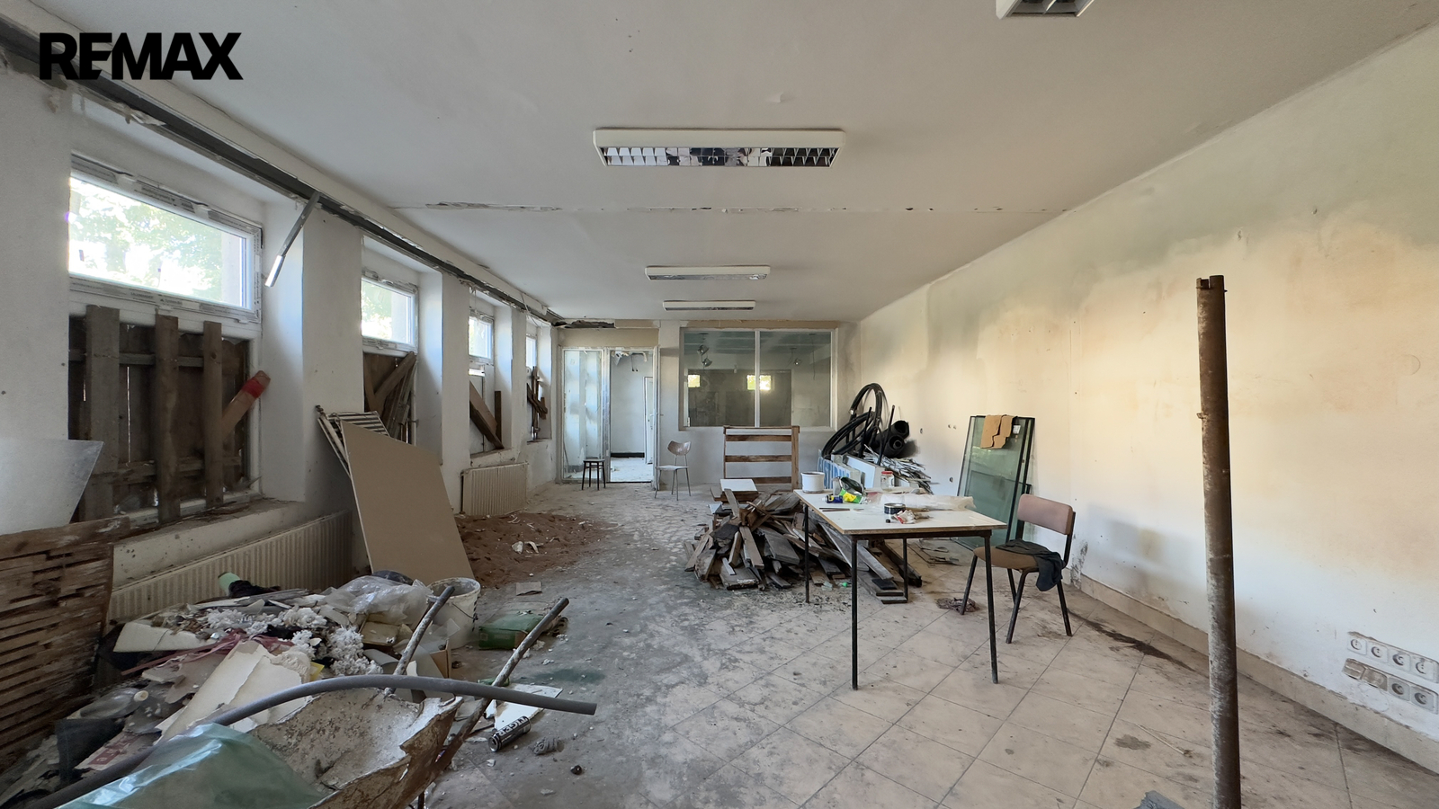 Obchodní prostor - přední část