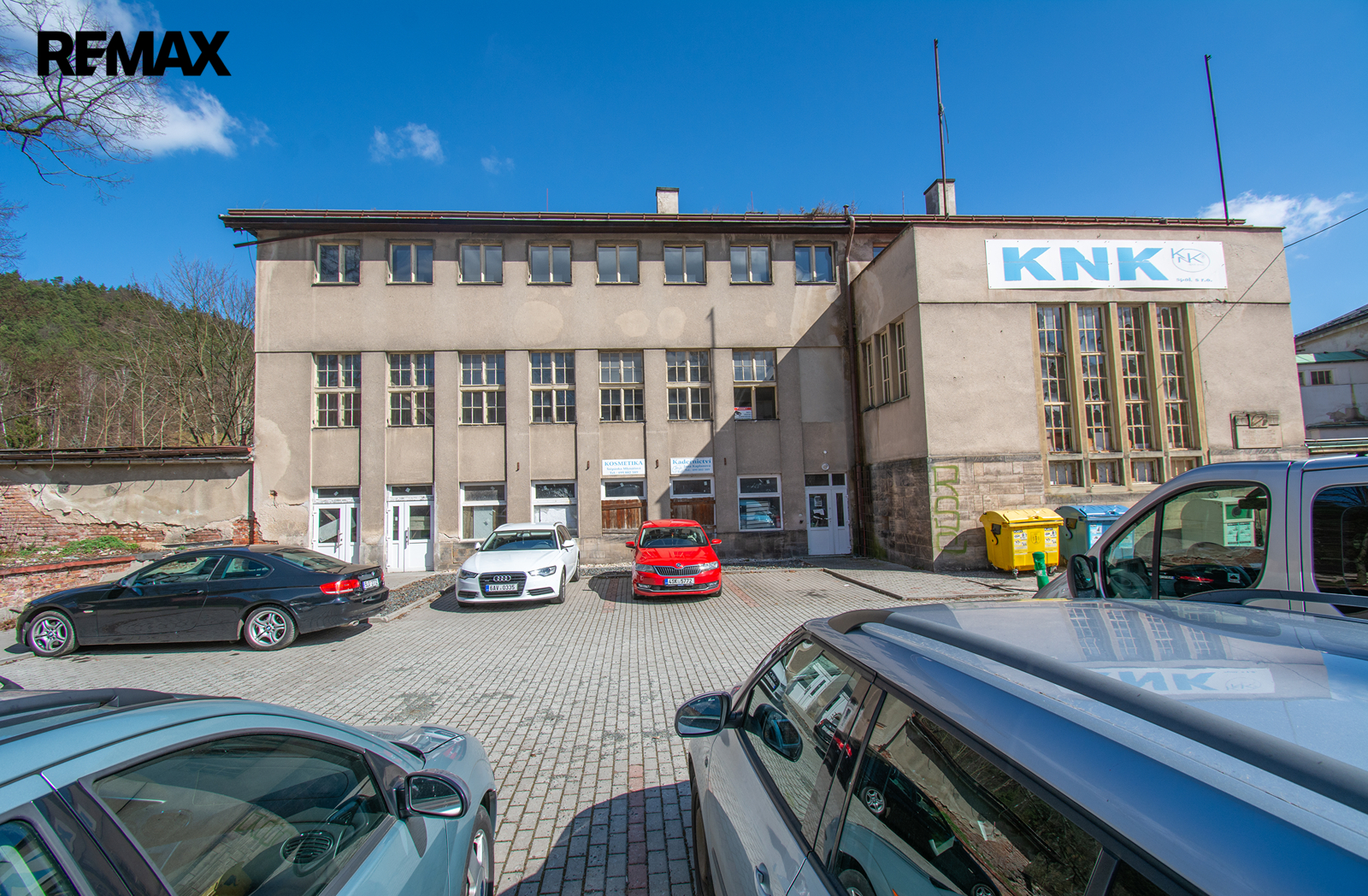 Pohled z parkoviště