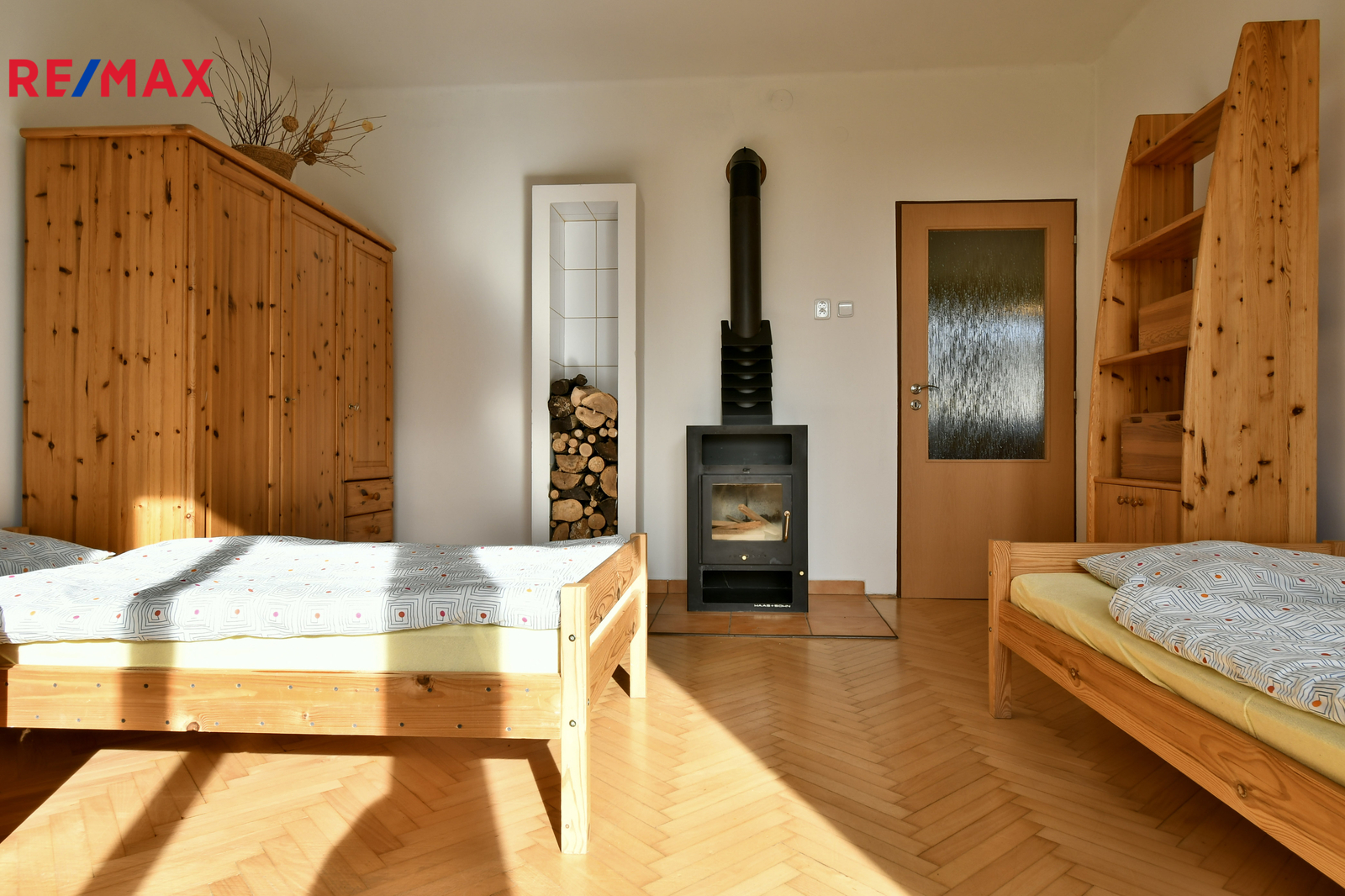 pokoj s krbovými kamny