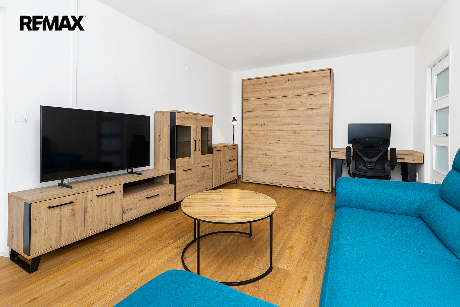 obývací pokoj - prodává se BEZ nábytku