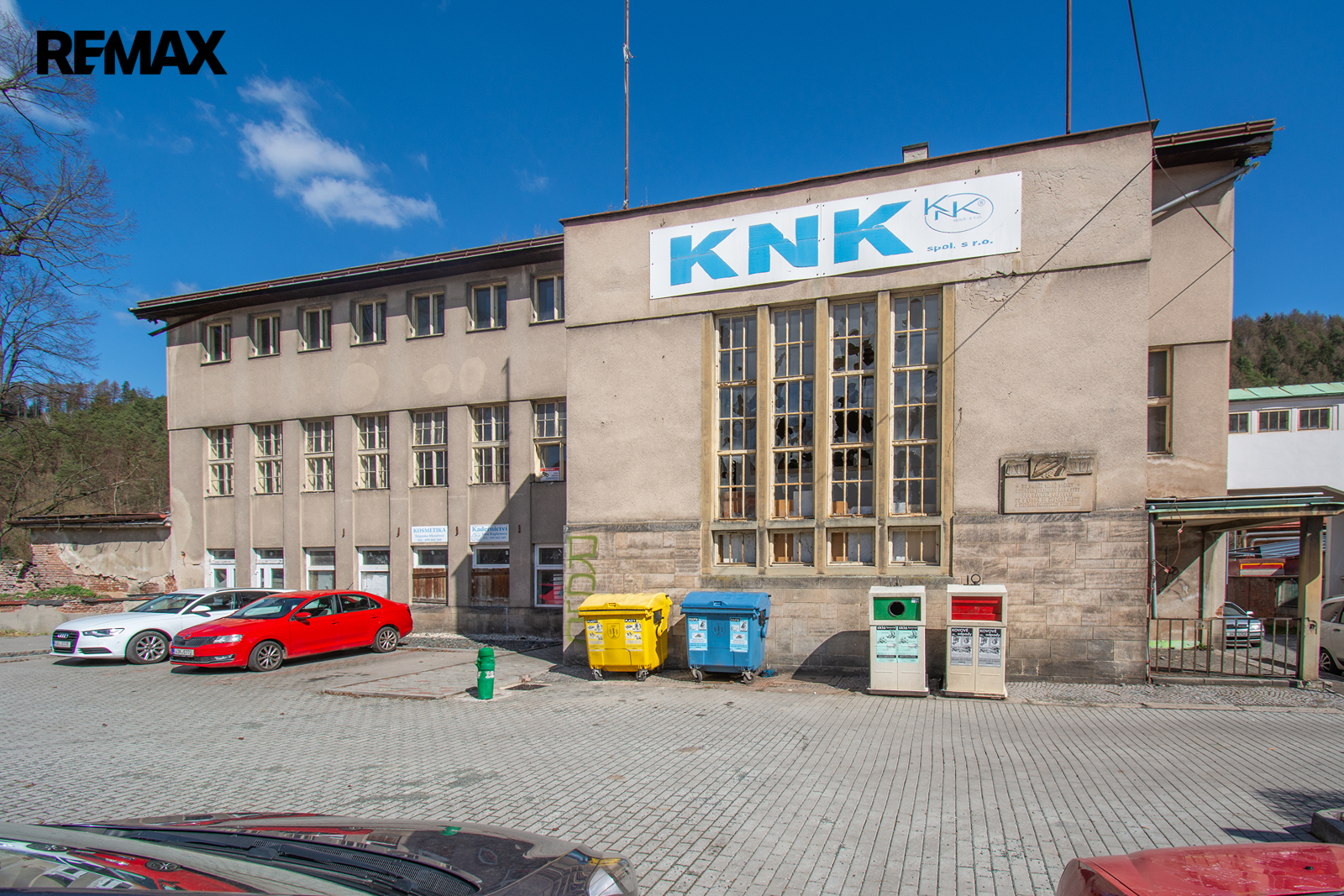 Pohled z parkoviště