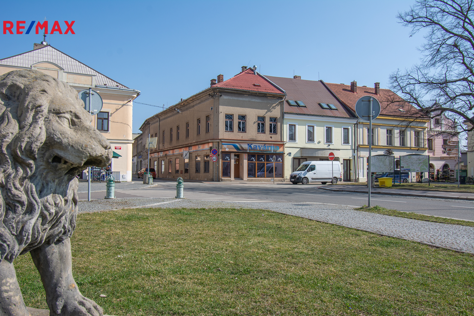 Pohled na dům z náměstí