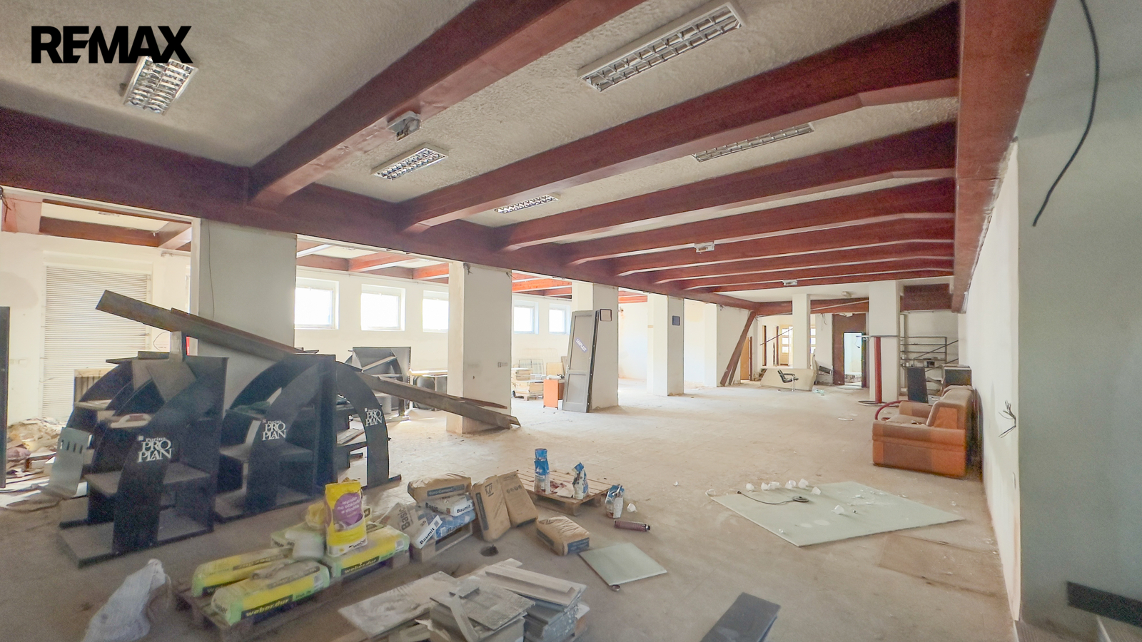 Obchodní prostor - zadní část