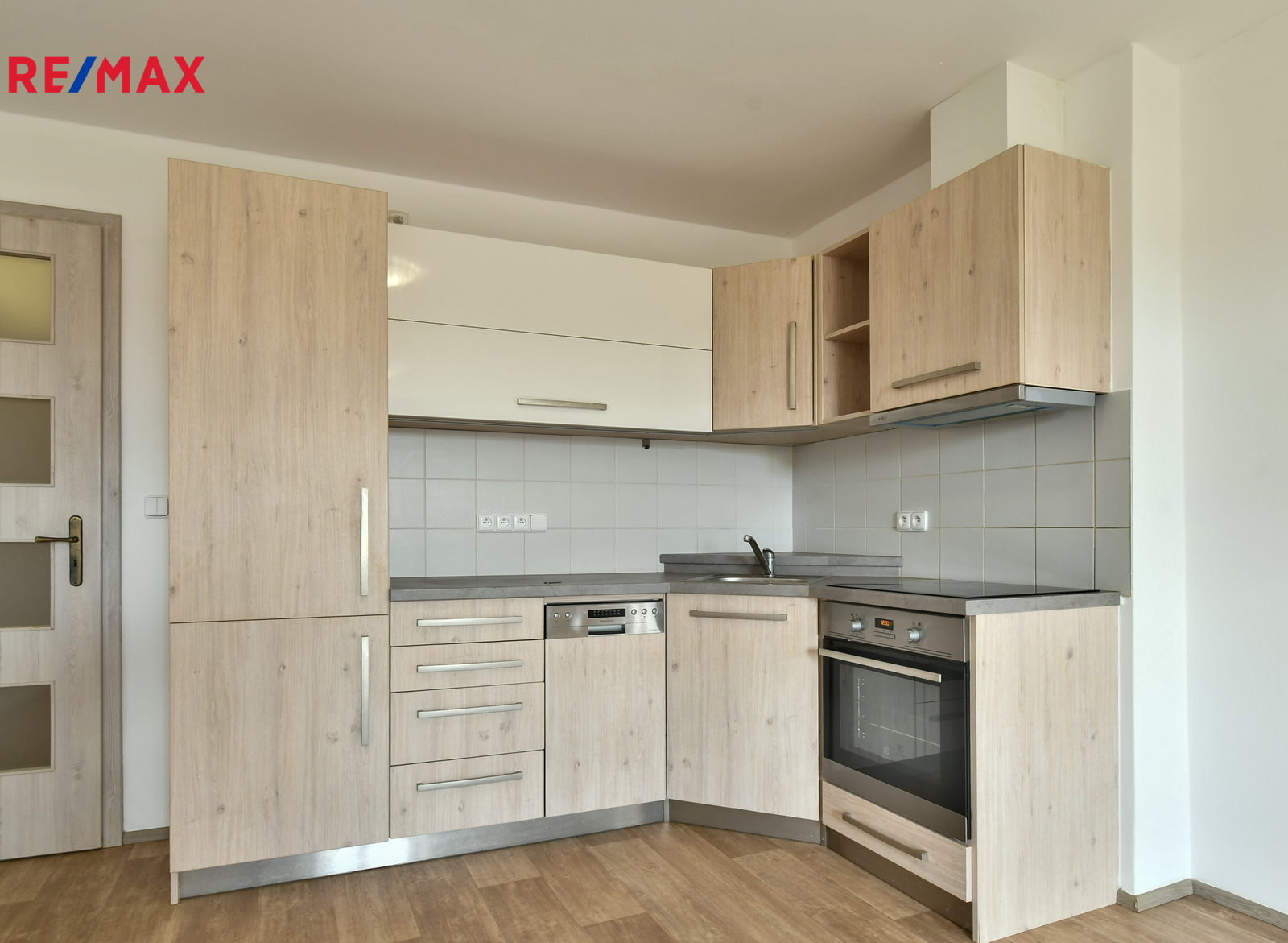 kuchyňská linka s vestavěnými spotřebiči