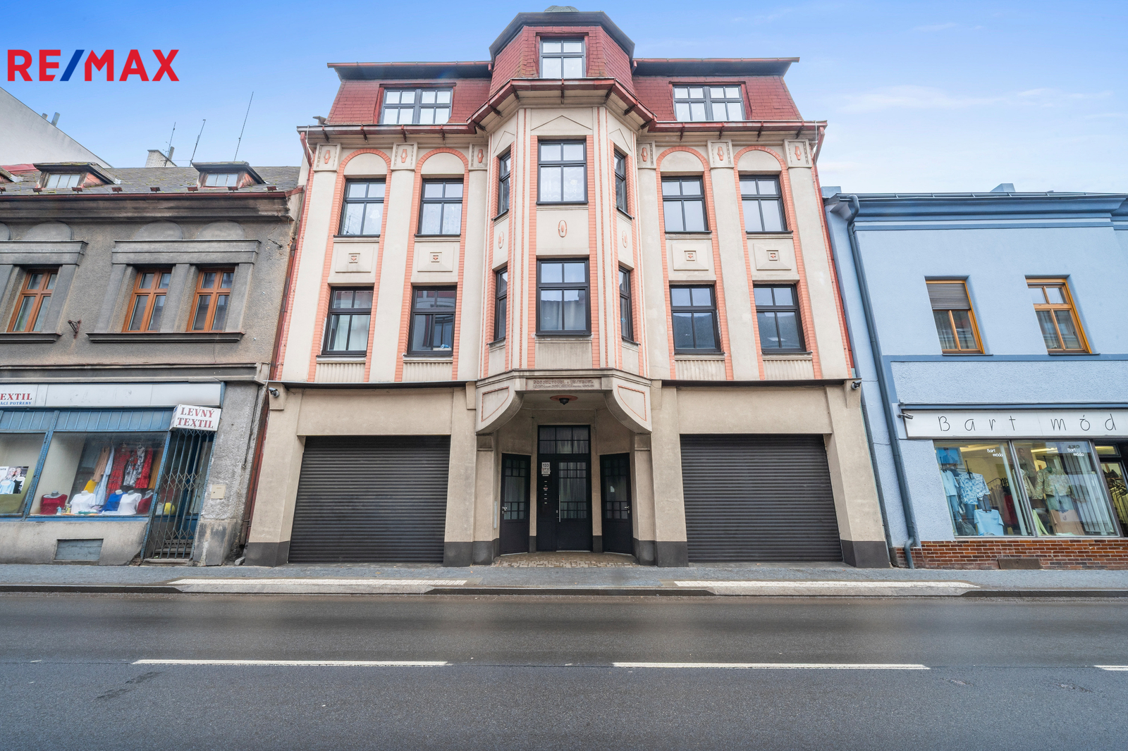 Pohled na dům z ulice