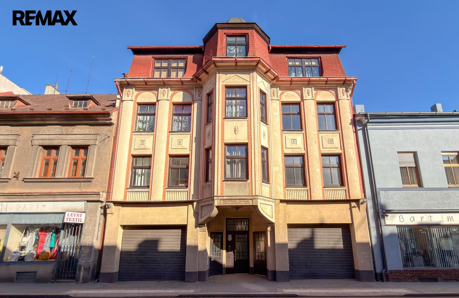 Pohled na dům z ulice