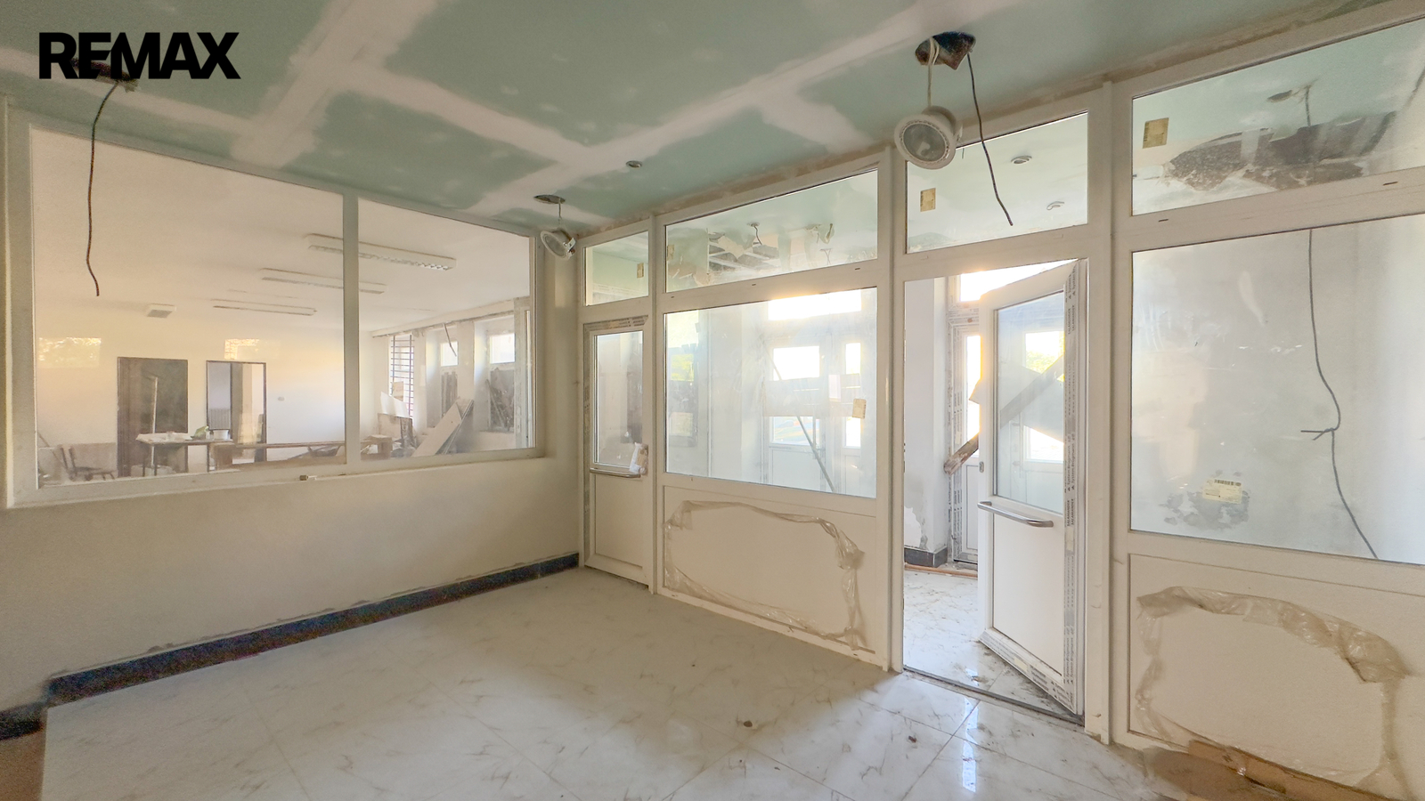 Obchodní prostor - přední část