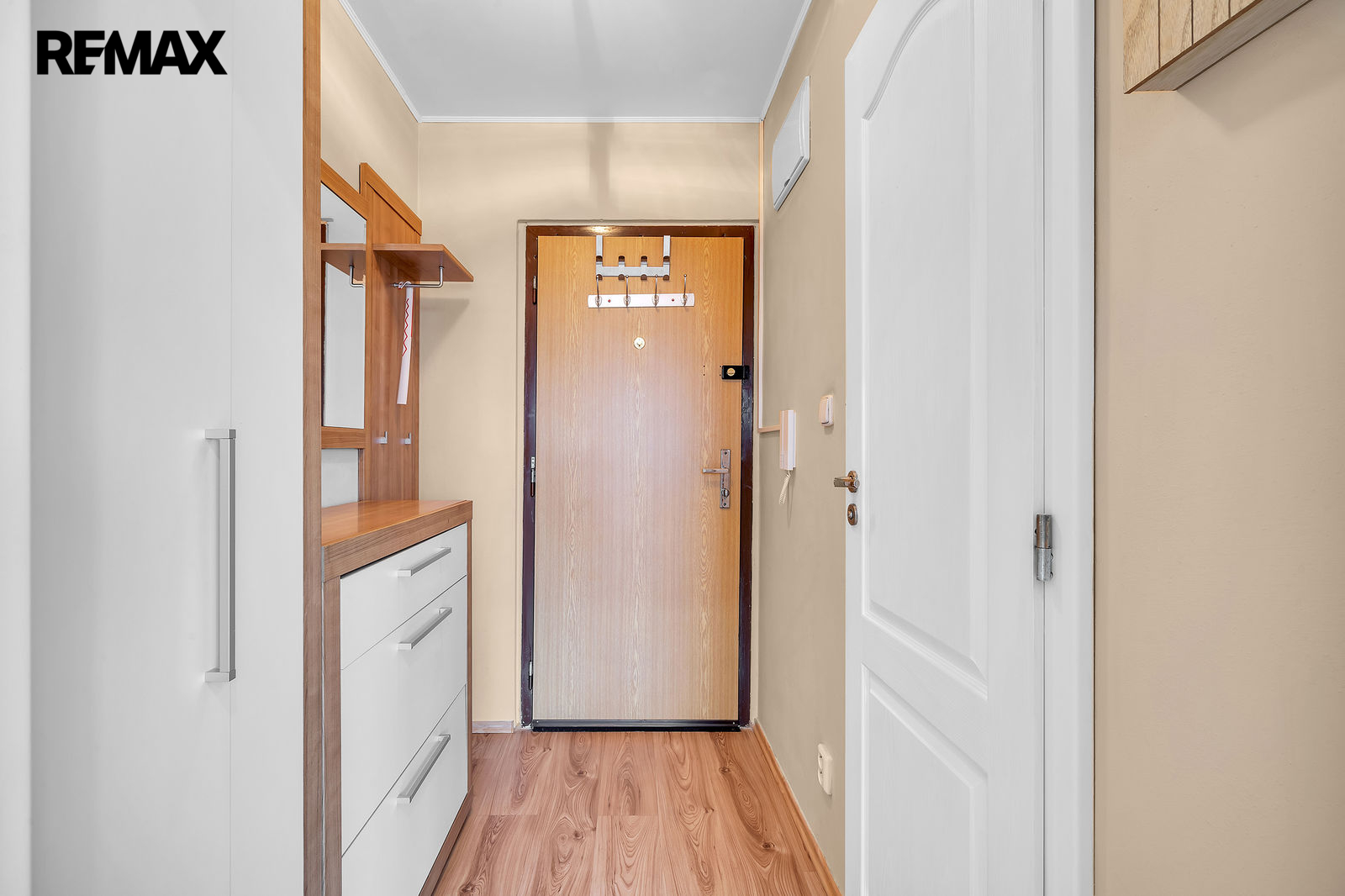 Byt 1+kk Podskalské nábřeží 1352, Kolín - vstupní chodba