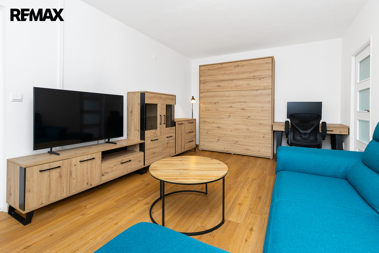 obývací pokoj - prodává se BEZ nábytku