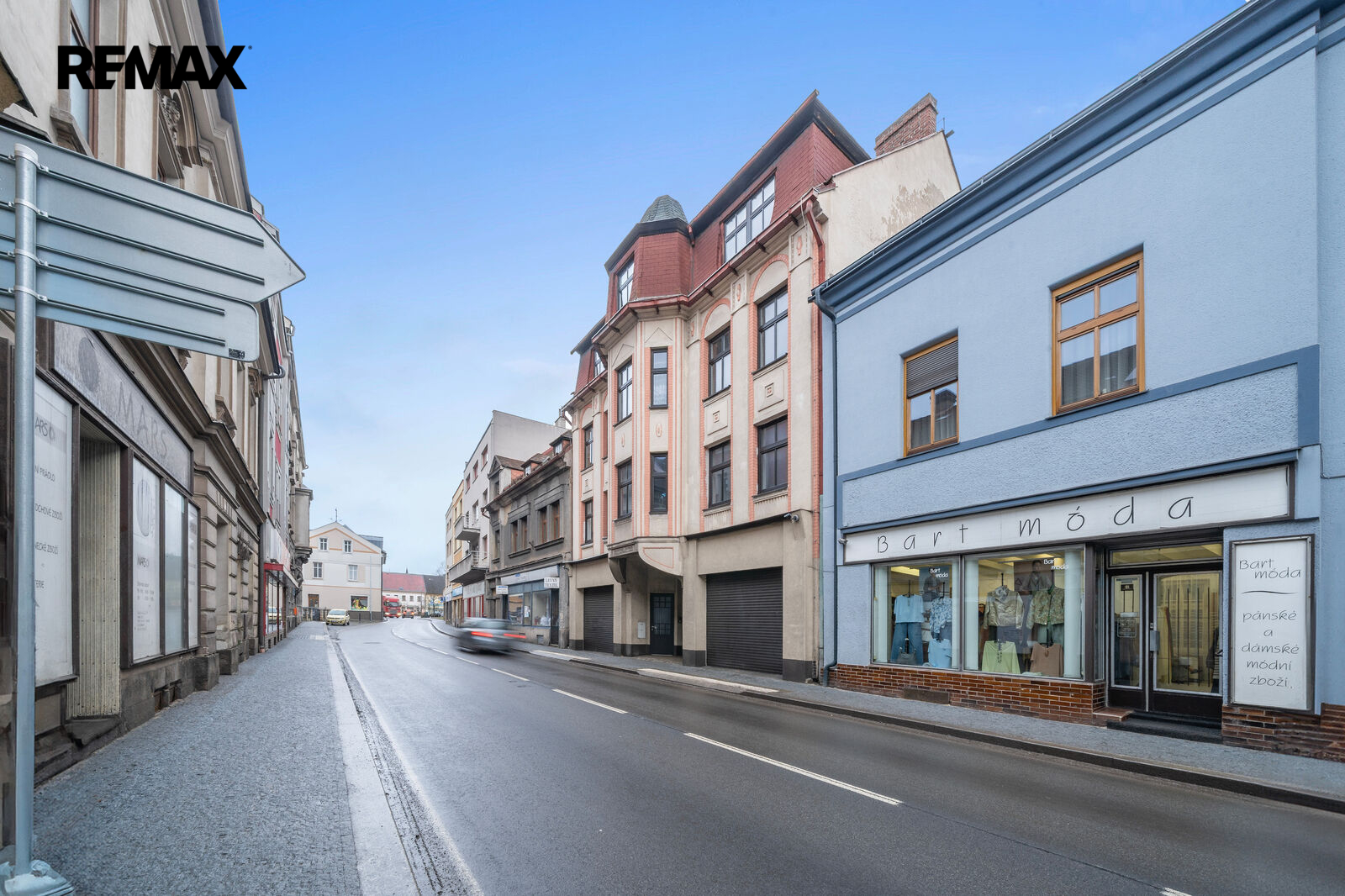 Pohled na dům z ulice