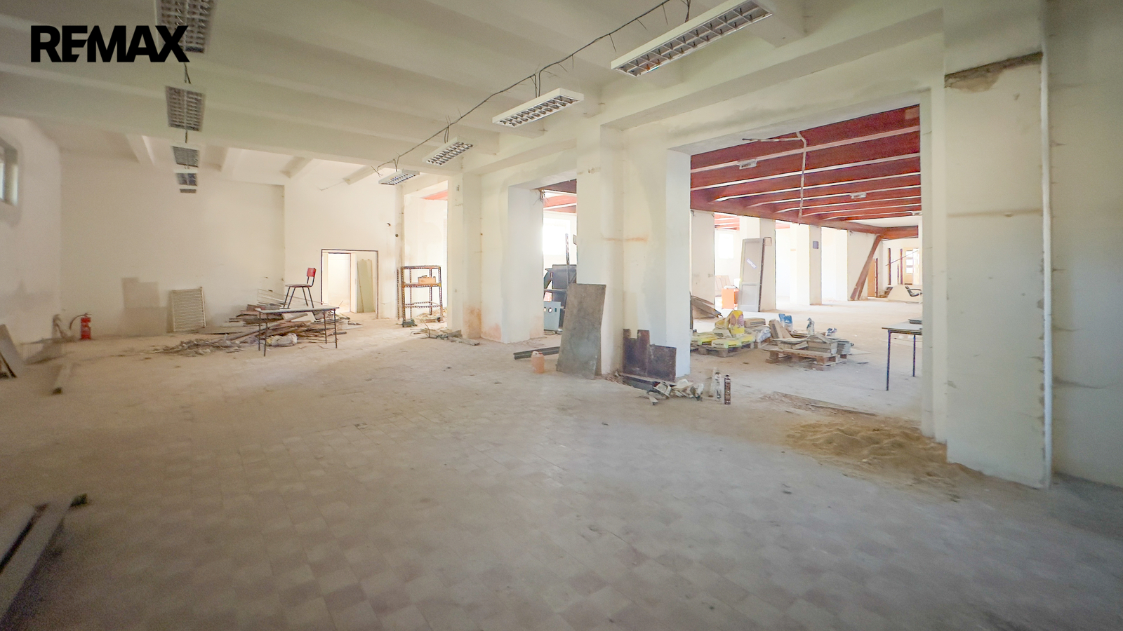 Obchodní prostor - zadní část