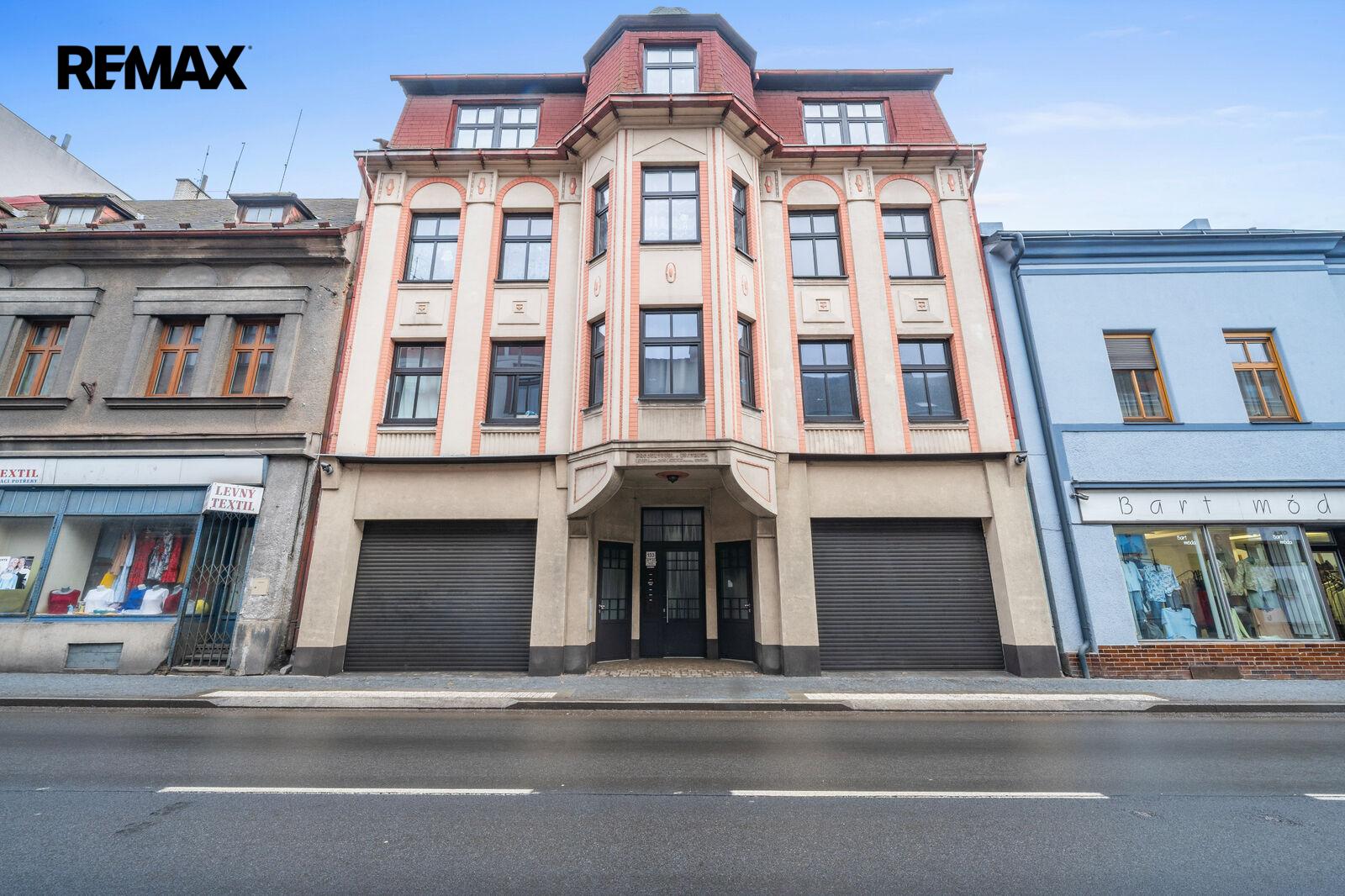 Pohled na dům z ulice