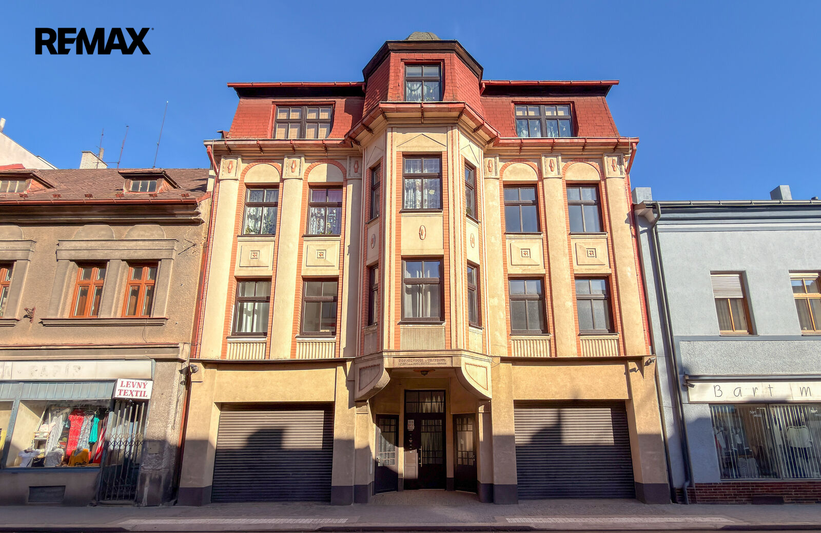 Pohled na dům z ulice