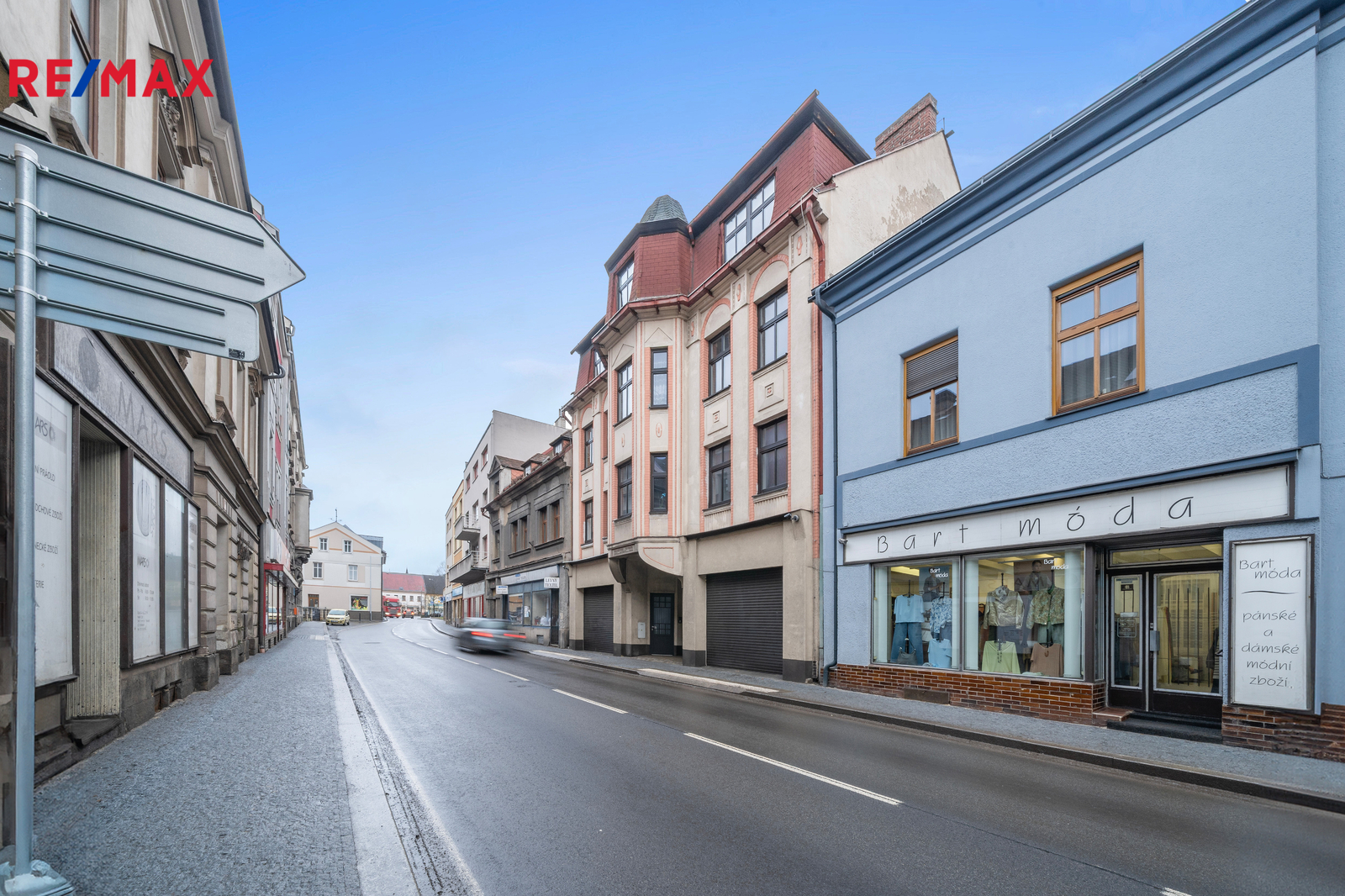 Pohled na dům z ulice