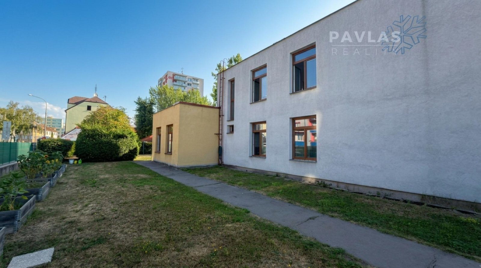 Skolka exterier-05.jpg