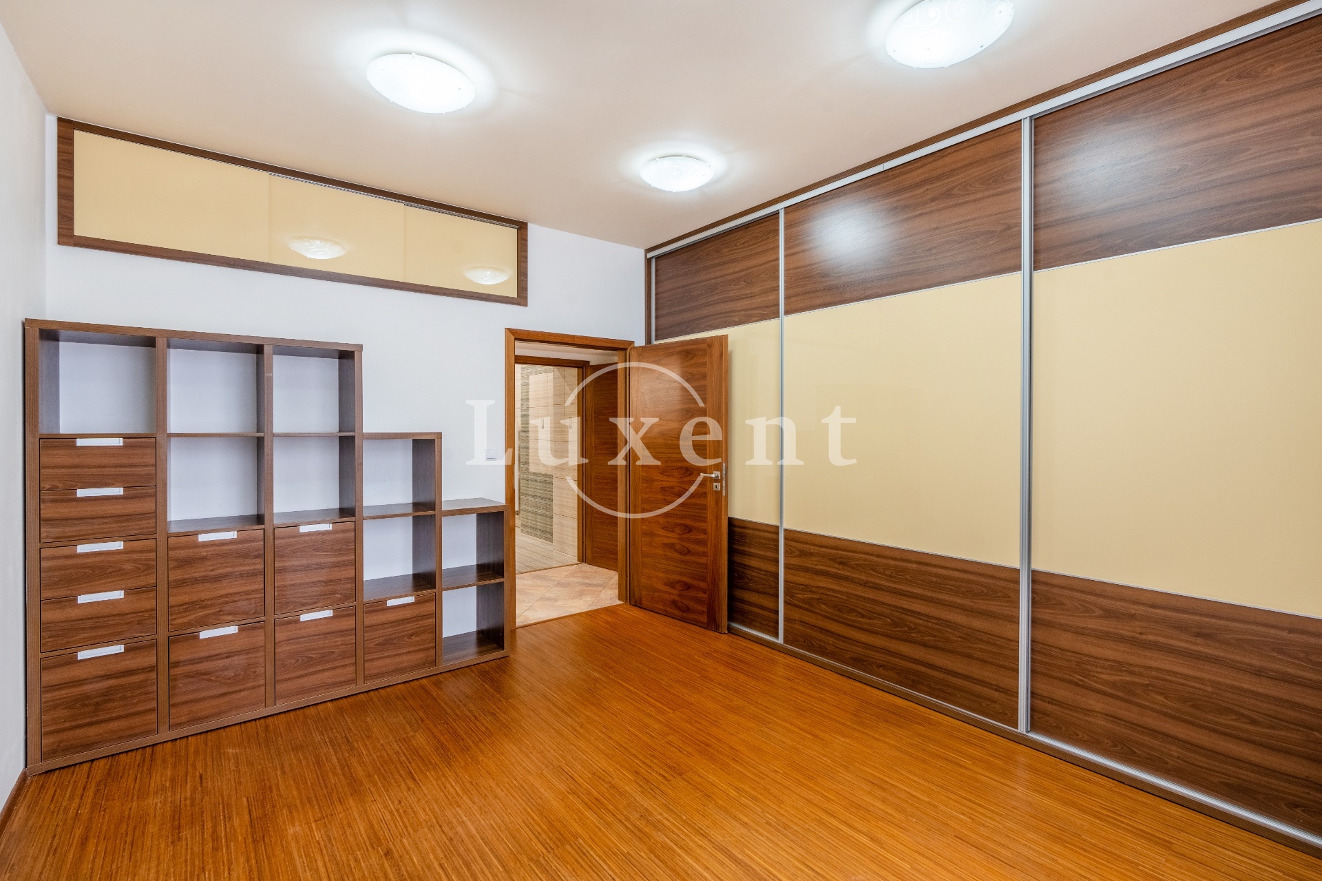 vestavené skříně 