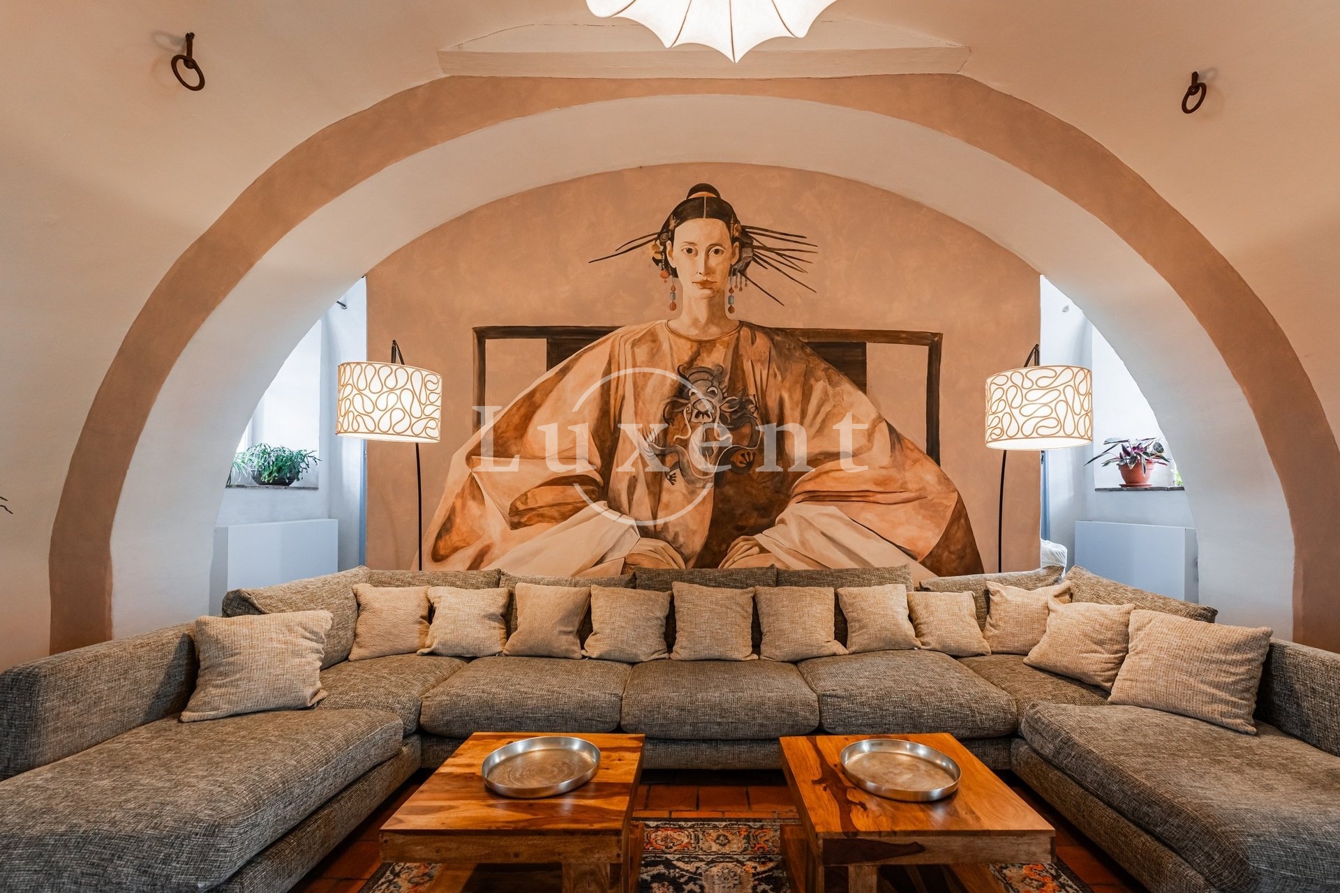 prodej-vyjimecneho-zrekonstruovaneho-zamku-s-vyuzi