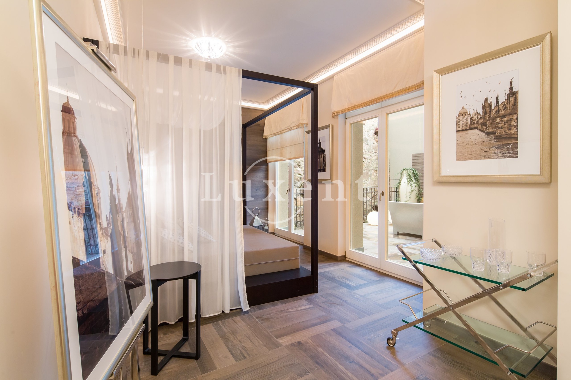 ložnice do dvora s terasou