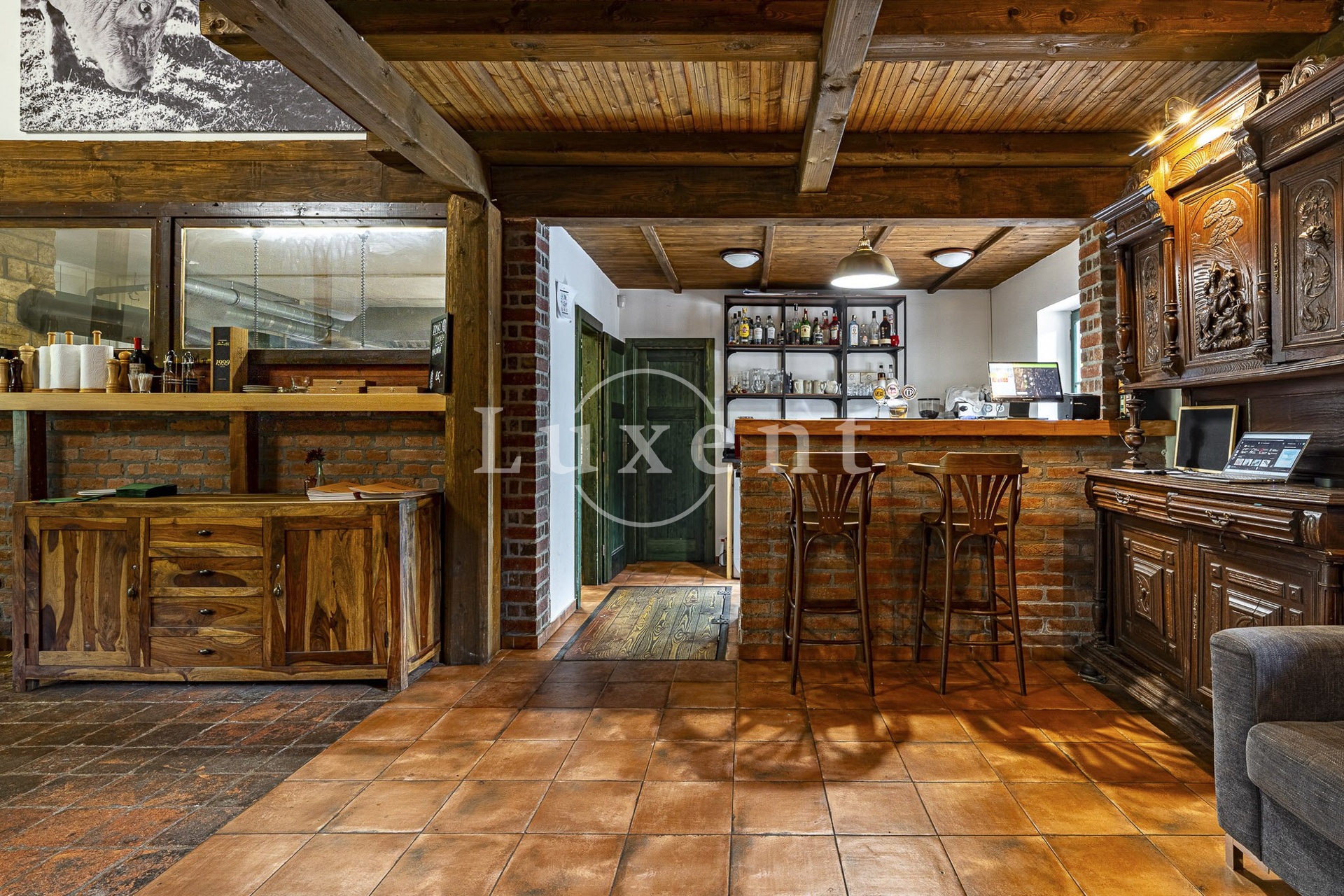 bar