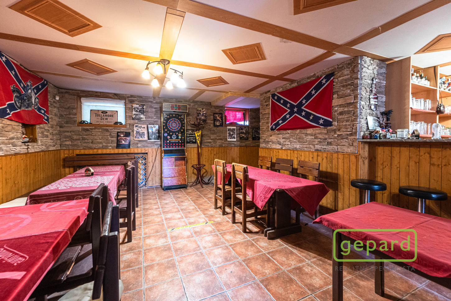 Vinárna/klub v suterénu